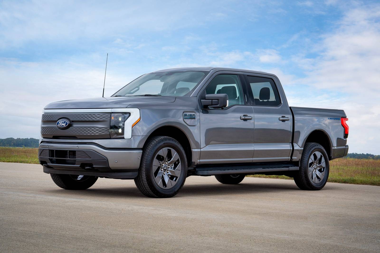 Ford có khả năng sẽ sớm khai tử mẫu xe bán tải điện F-150 Lightning