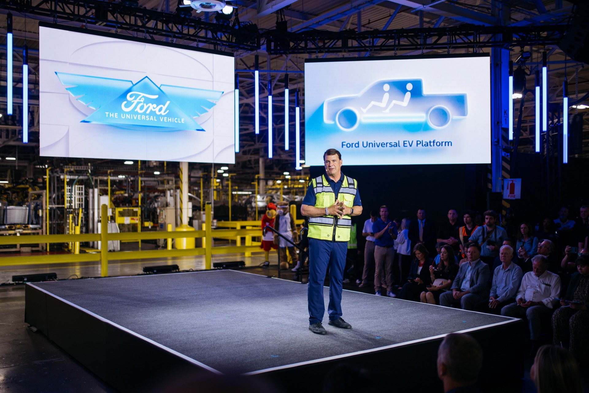 CEO Ford, Jim Farley, giới thiệu nền tảng khung gầm xe điện mới Universal EV Platform