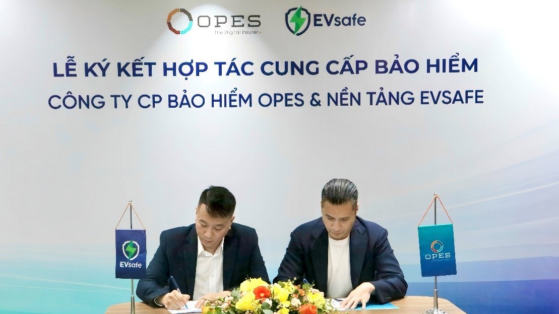 OPES ký thỏa thuận hợp tác cung cấp bảo hiểm cho trụ sạc xe điện EVsafe