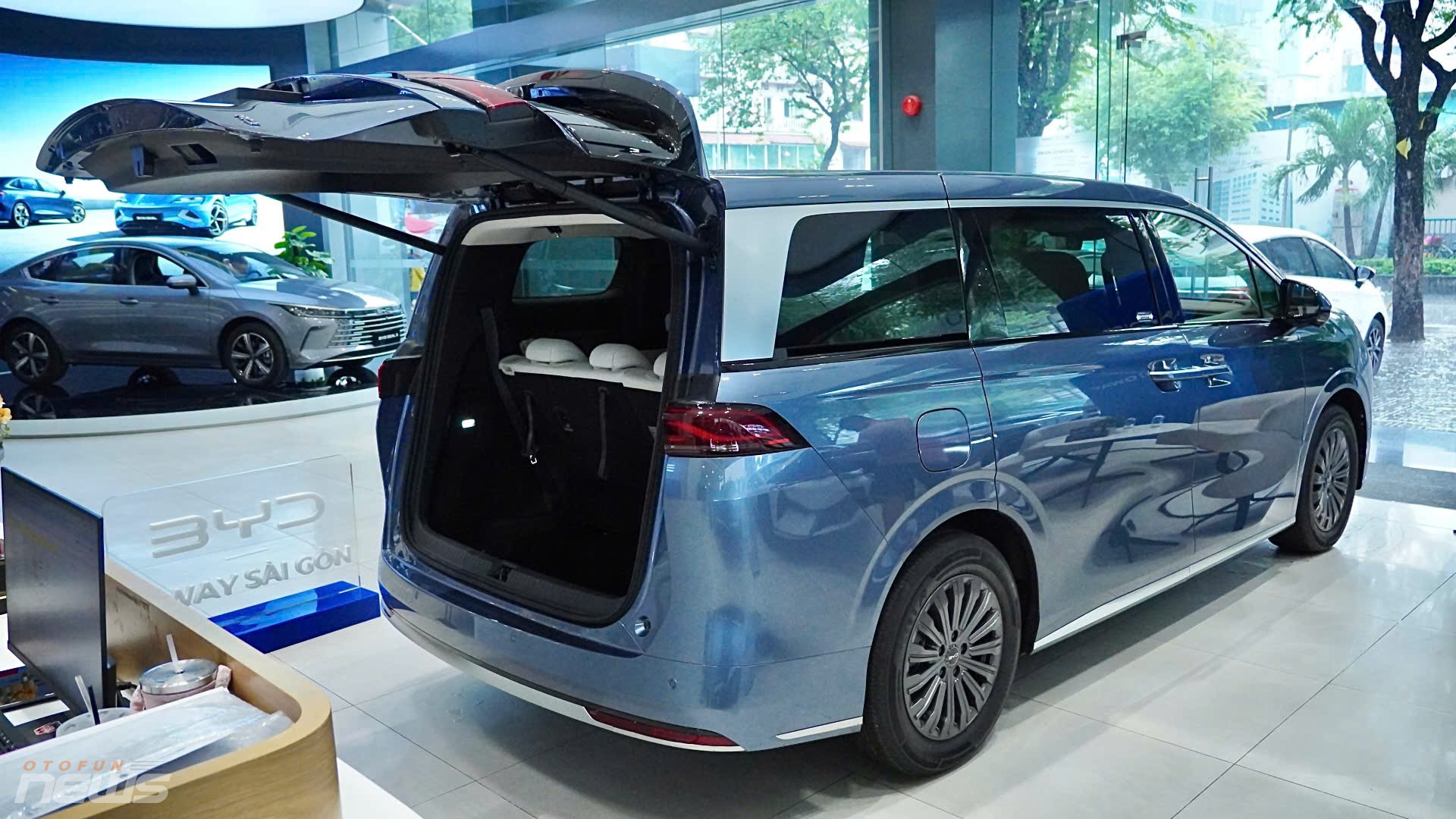 BYD M9 ra mắt, là chiếc MPV PHEV 7 chỗ đầu tiên ở thị trường Việt Nam, giá từ 2 đến gần 2,4 tỷ đồng BYD M9 ra mắt, là chiếc MPV PHEV 7 chỗ đầu tiên ở thị trường Việt Nam, giá từ 2 đến gần 2,4 tỷ đồng