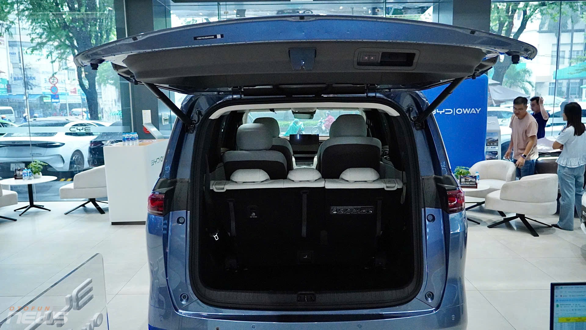 BYD M9 ra mắt, là chiếc MPV PHEV 7 chỗ đầu tiên ở thị trường Việt Nam, giá từ 2 đến gần 2,4 tỷ đồng BYD M9 ra mắt, là chiếc MPV PHEV 7 chỗ đầu tiên ở thị trường Việt Nam, giá từ 2 đến gần 2,4 tỷ đồng