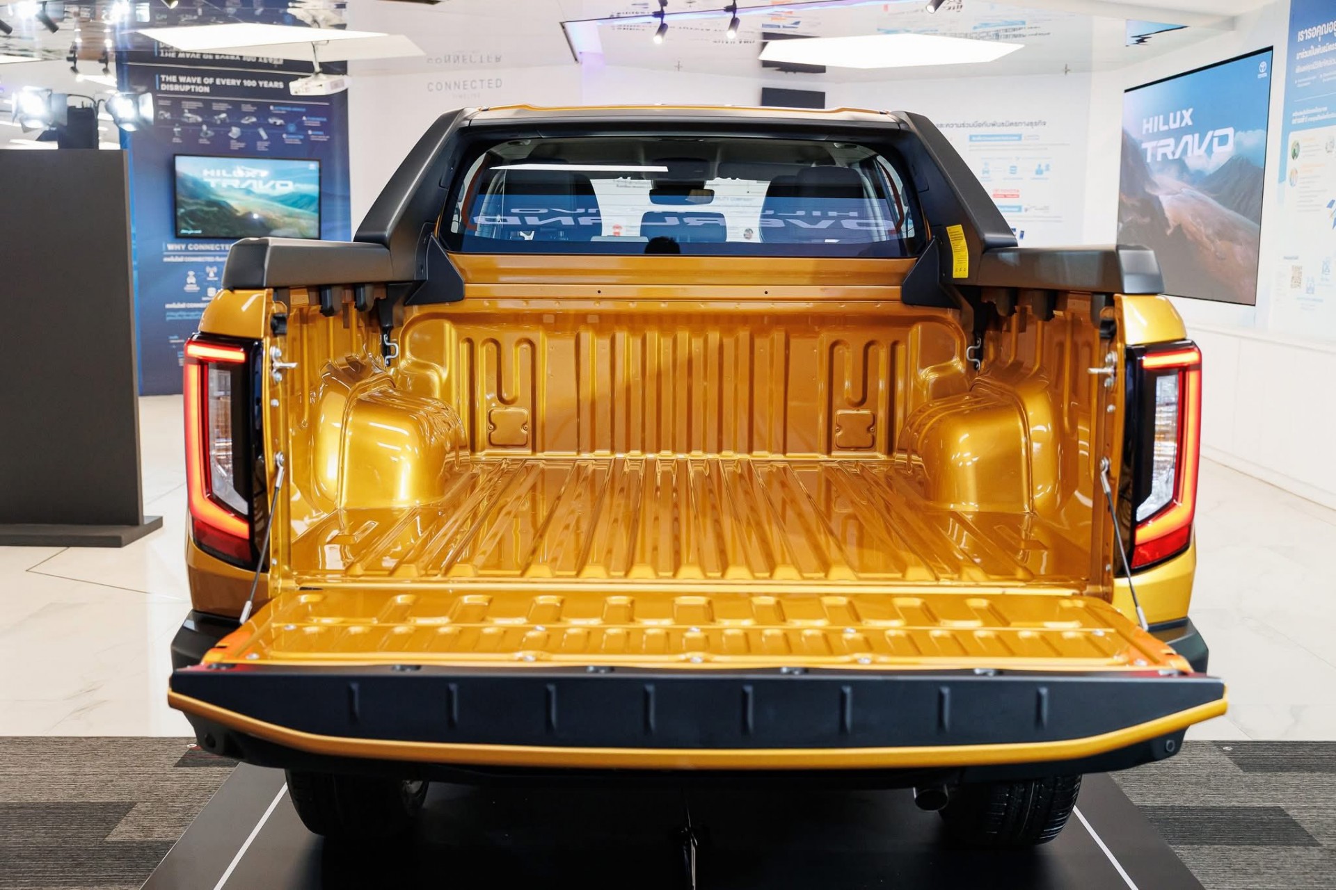 Cận cảnh Toyota Hilux thế hệ mới, giá từ quy đổi 628 triệu đồng, có bản EV chạy 351km Cận cảnh Toyota Hilux thế hệ mới, giá từ quy đổi 628 triệu đồng, có bản EV chạy 351km