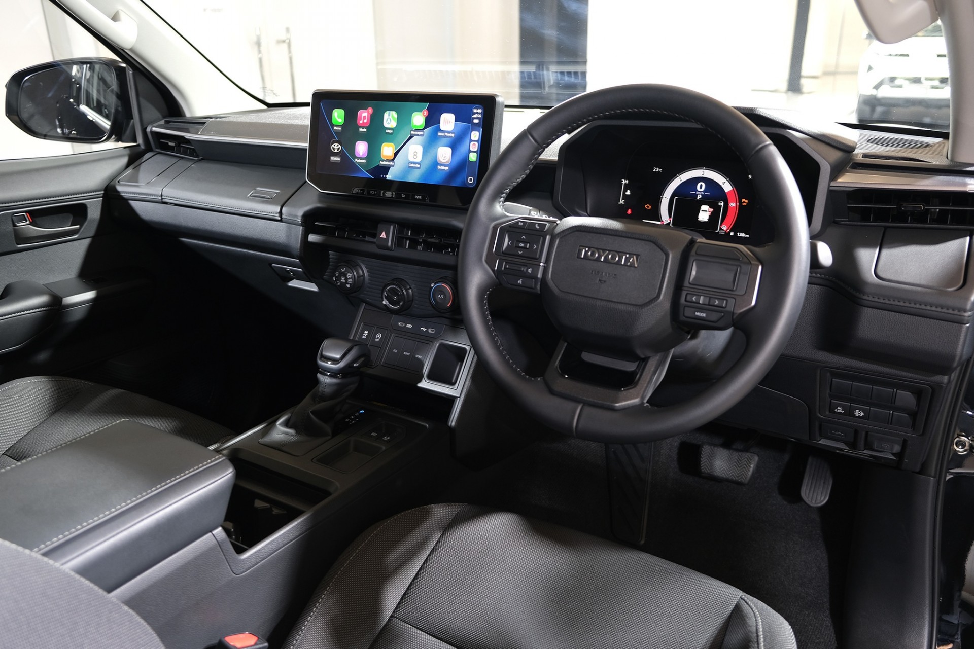 Cận cảnh Toyota Hilux thế hệ mới, giá từ quy đổi 628 triệu đồng, có bản EV chạy 351km Cận cảnh Toyota Hilux thế hệ mới, giá từ quy đổi 628 triệu đồng, có bản EV chạy 351km