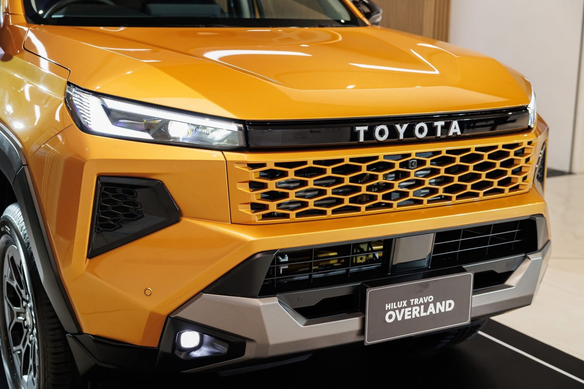 Cận cảnh Toyota Hilux thế hệ mới, giá từ quy đổi 628 triệu đồng, có bản EV chạy 351km Cận cảnh Toyota Hilux thế hệ mới, giá từ quy đổi 628 triệu đồng, có bản EV chạy 351km