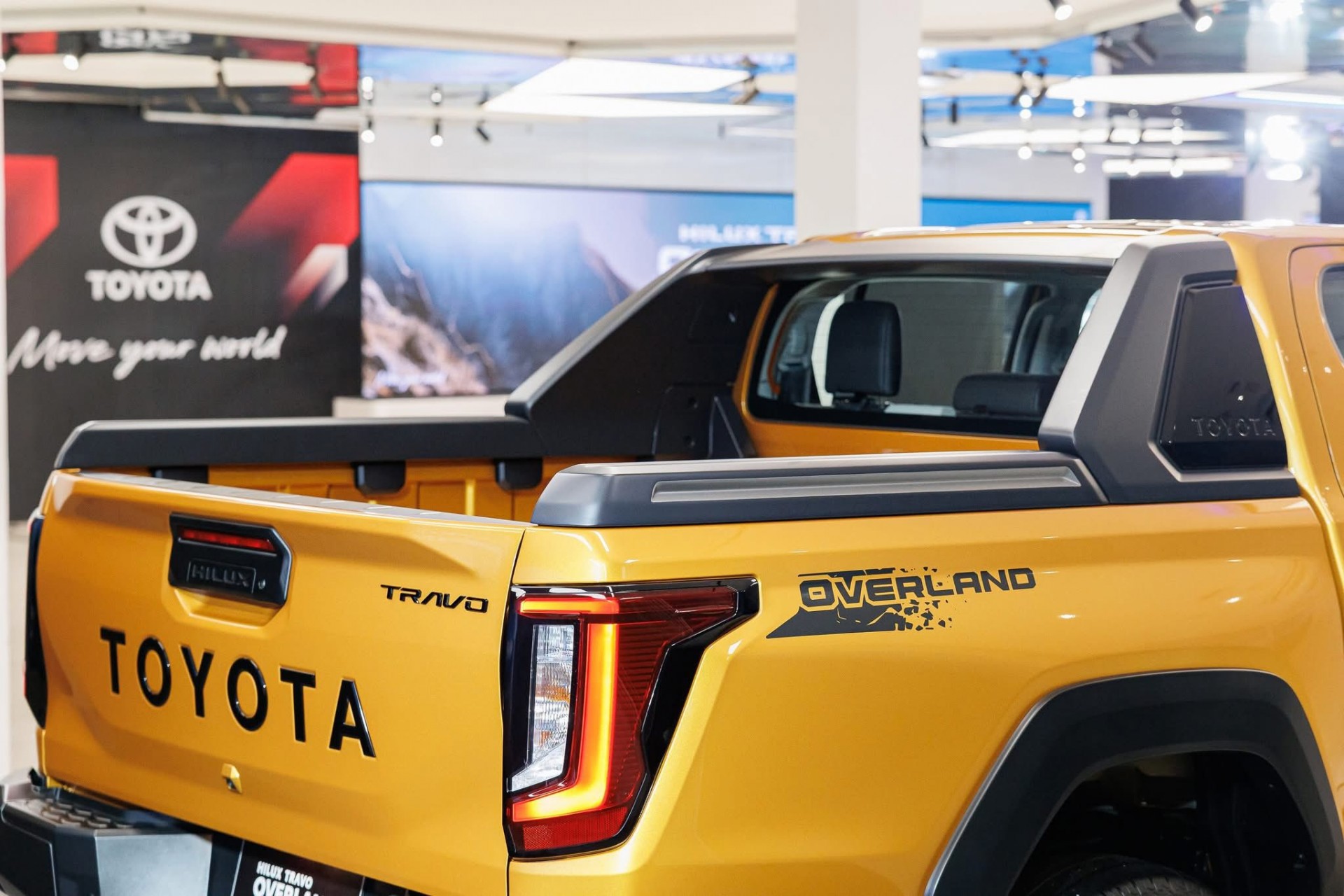 Cận cảnh Toyota Hilux thế hệ mới, giá từ quy đổi 628 triệu đồng, có bản EV chạy 351km Cận cảnh Toyota Hilux thế hệ mới, giá từ quy đổi 628 triệu đồng, có bản EV chạy 351km