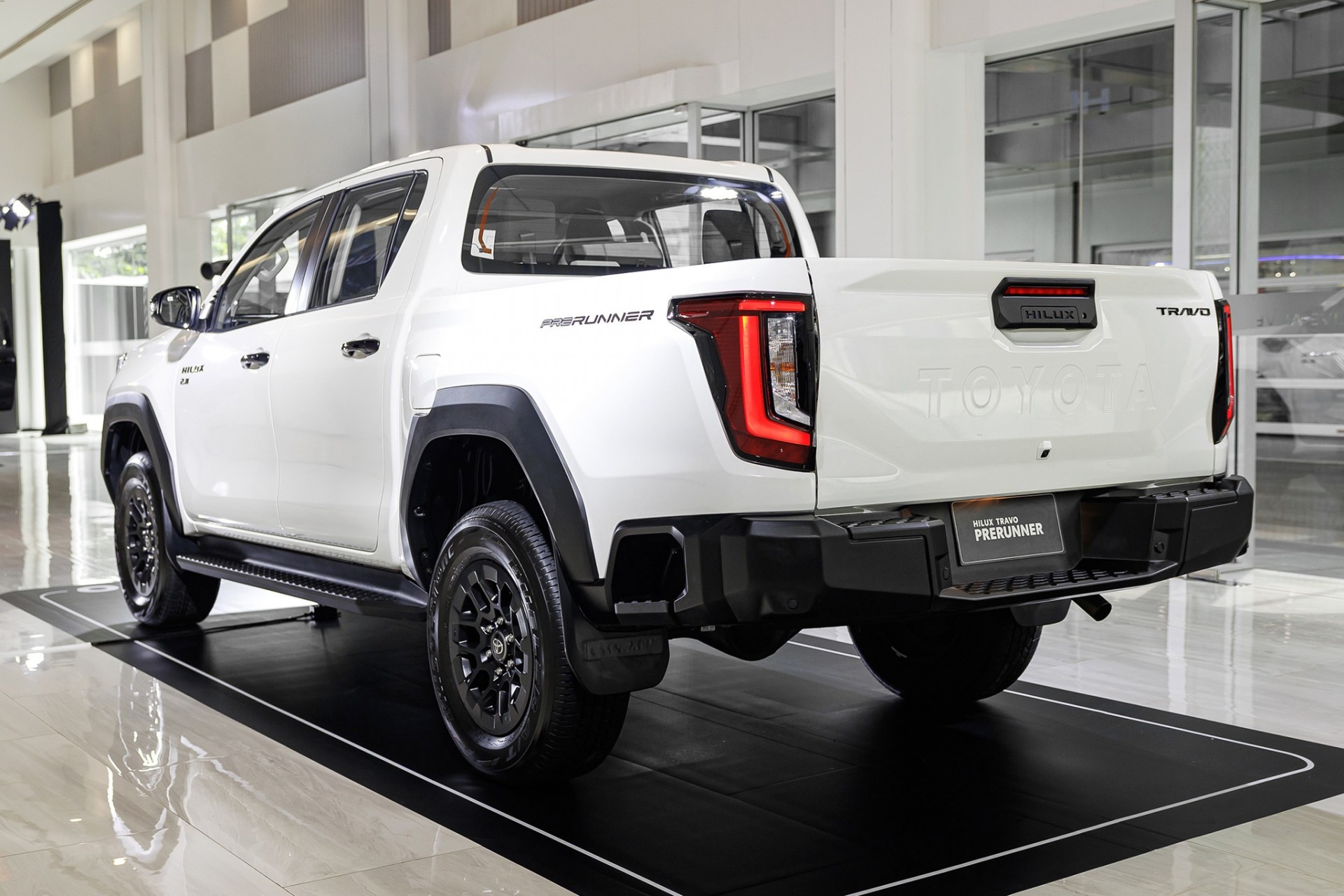 Cận cảnh Toyota Hilux thế hệ mới, giá từ quy đổi 628 triệu đồng, có bản EV chạy 351km Cận cảnh Toyota Hilux thế hệ mới, giá từ quy đổi 628 triệu đồng, có bản EV chạy 351km