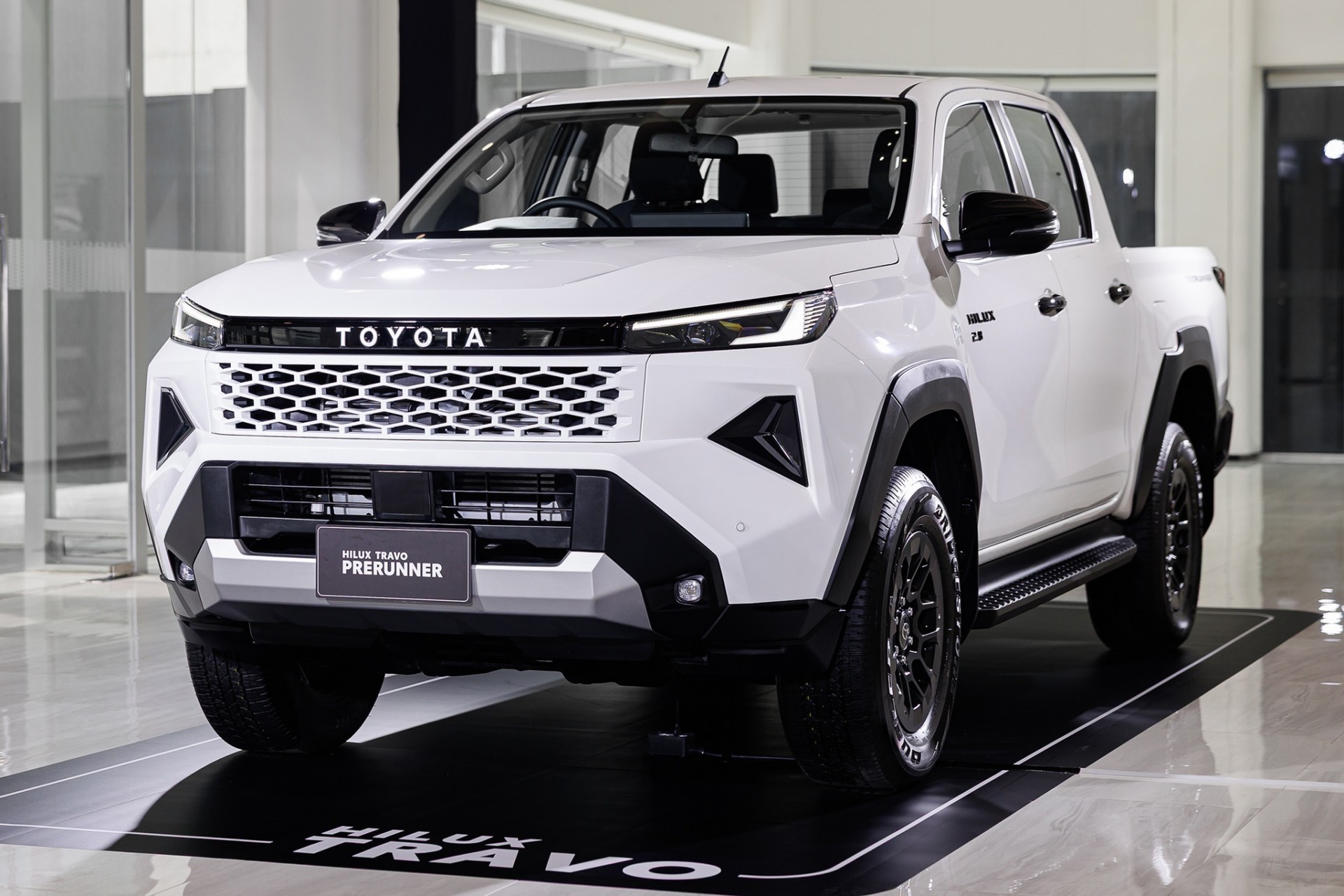 Cận cảnh Toyota Hilux thế hệ mới, giá từ quy đổi 628 triệu đồng, có bản EV chạy 351km Cận cảnh Toyota Hilux thế hệ mới, giá từ quy đổi 628 triệu đồng, có bản EV chạy 351km