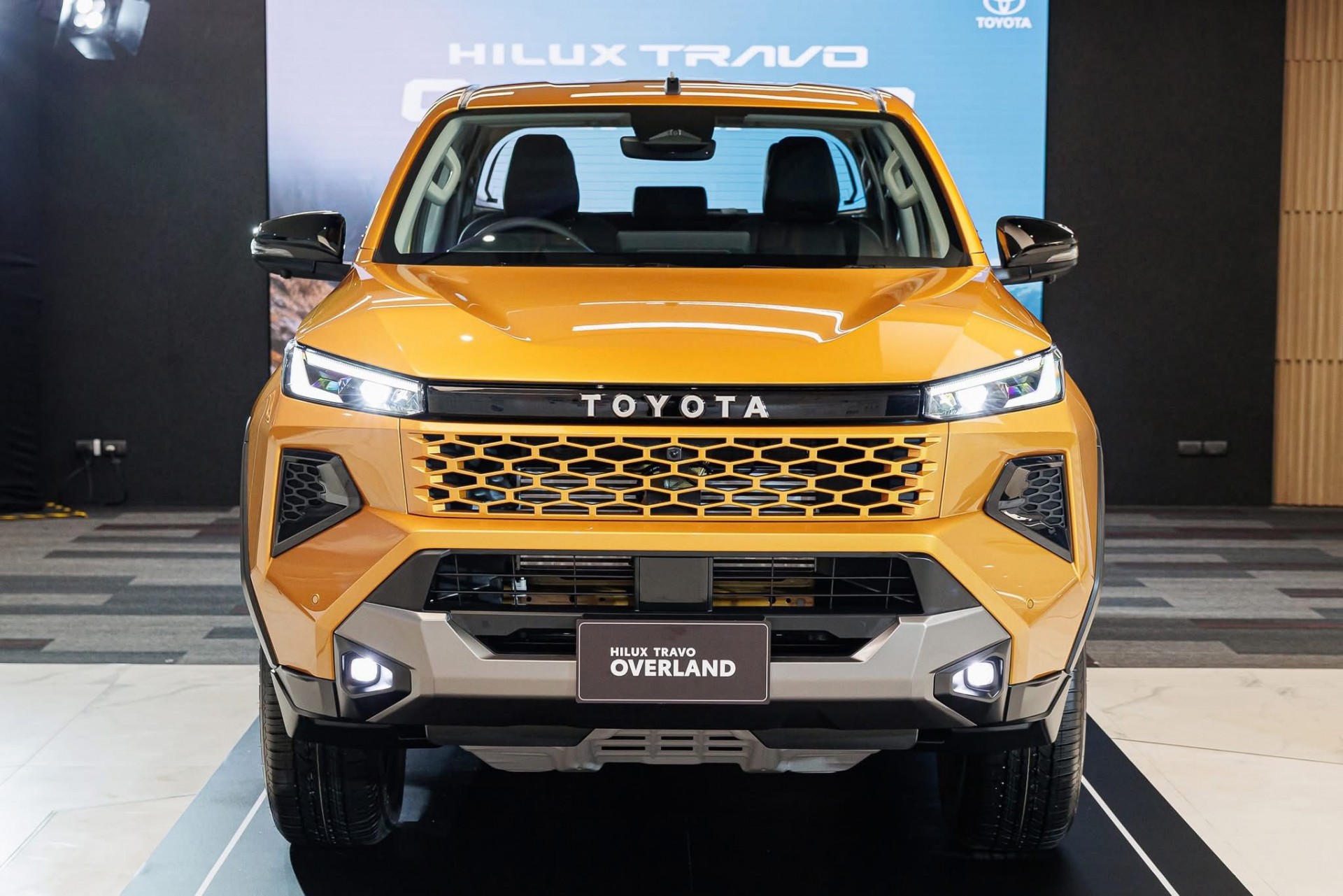Cận cảnh Toyota Hilux thế hệ mới, giá từ quy đổi 628 triệu đồng, có bản EV chạy 351km Cận cảnh Toyota Hilux thế hệ mới, giá từ quy đổi 628 triệu đồng, có bản EV chạy 351km