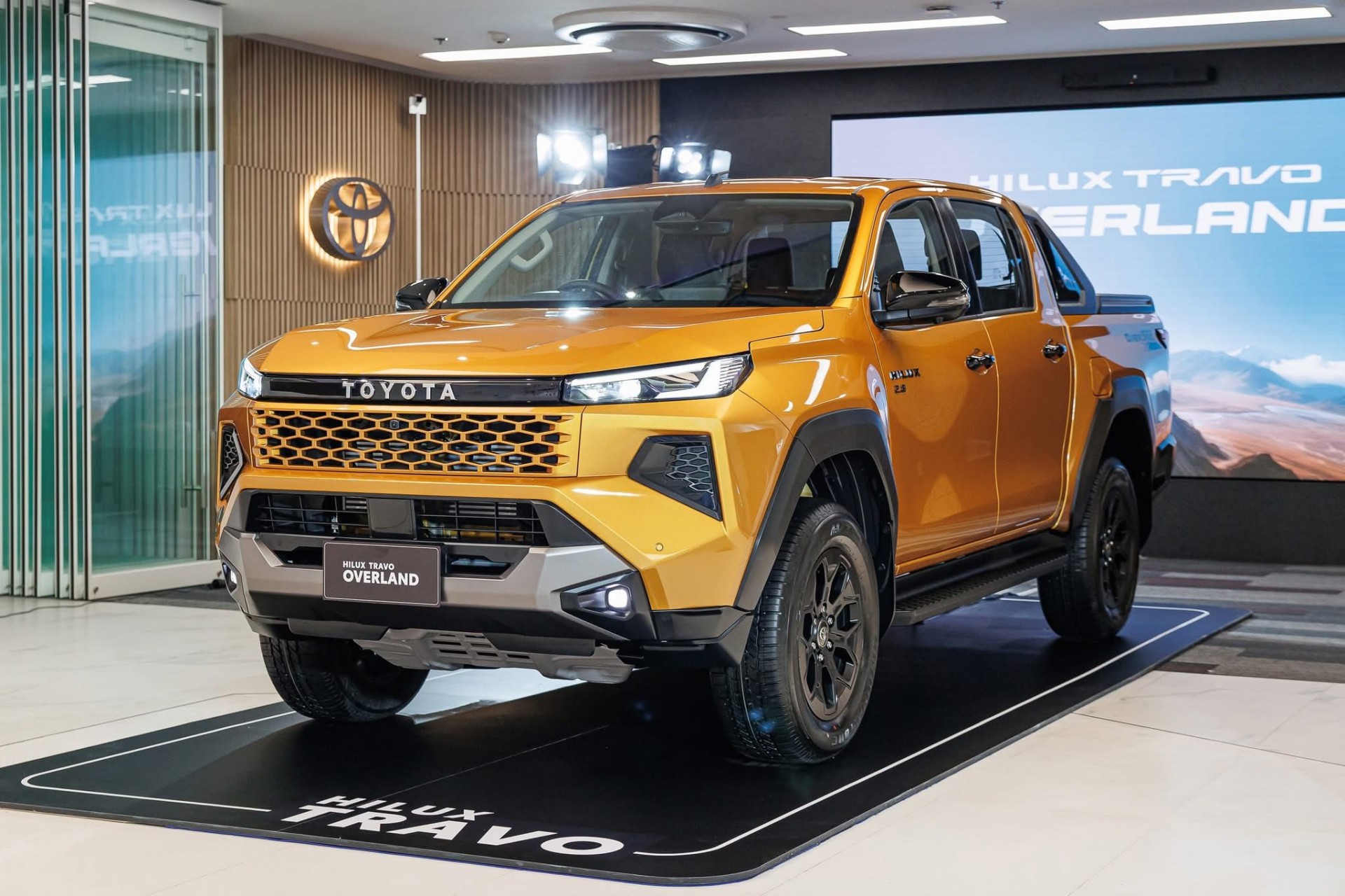 Cận cảnh Toyota Hilux thế hệ mới, giá từ quy đổi 628 triệu đồng, có bản EV chạy 351km Cận cảnh Toyota Hilux thế hệ mới, giá từ quy đổi 628 triệu đồng, có bản EV chạy 351km