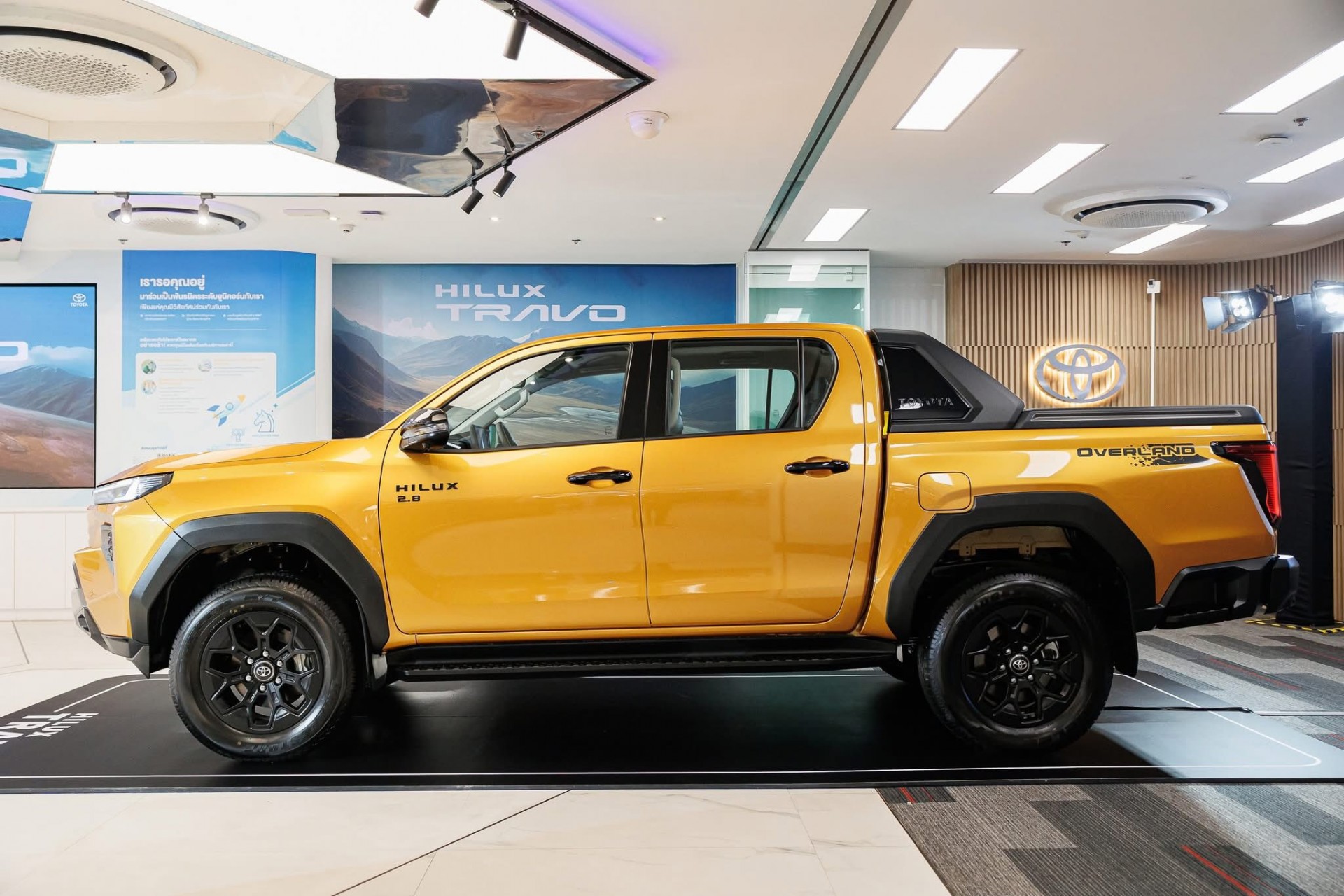 Cận cảnh Toyota Hilux thế hệ mới, giá từ quy đổi 628 triệu đồng, có bản EV chạy 351km Cận cảnh Toyota Hilux thế hệ mới, giá từ quy đổi 628 triệu đồng, có bản EV chạy 351km