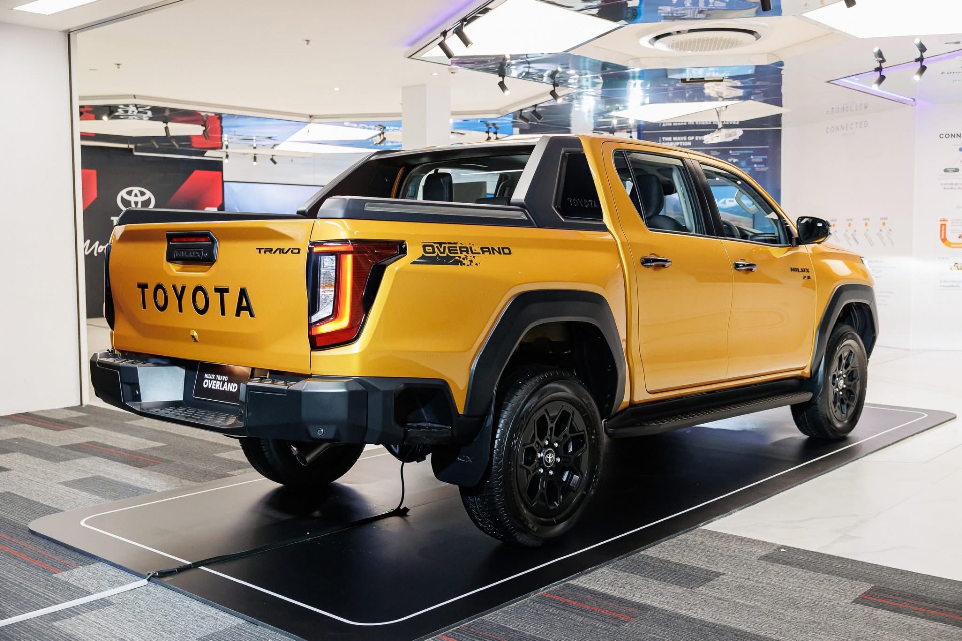 Cận cảnh Toyota Hilux thế hệ mới, giá từ quy đổi 628 triệu đồng, có bản EV chạy 351km Cận cảnh Toyota Hilux thế hệ mới, giá từ quy đổi 628 triệu đồng, có bản EV chạy 351km