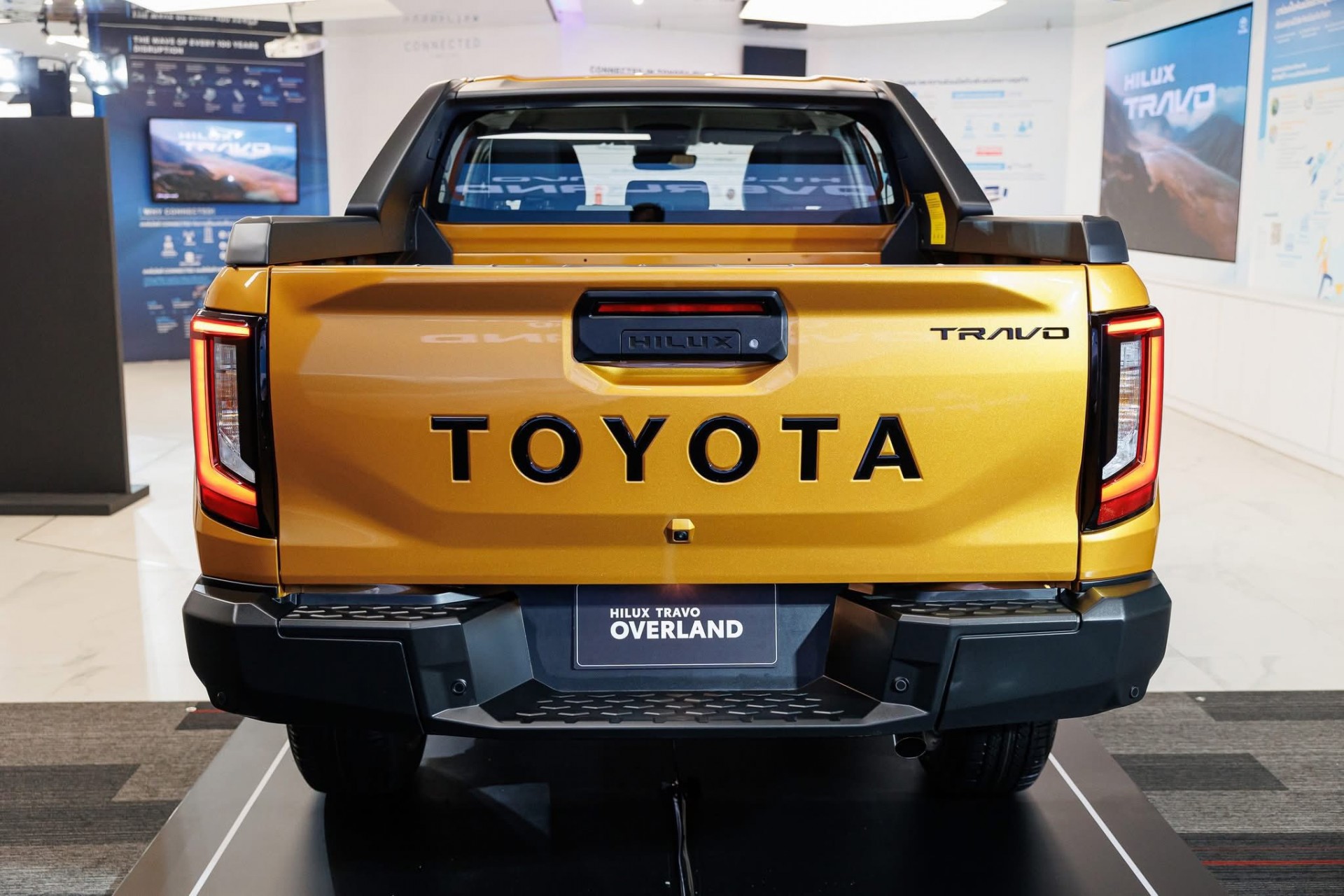 Cận cảnh Toyota Hilux thế hệ mới, giá từ quy đổi 628 triệu đồng, có bản EV chạy 351km Cận cảnh Toyota Hilux thế hệ mới, giá từ quy đổi 628 triệu đồng, có bản EV chạy 351km