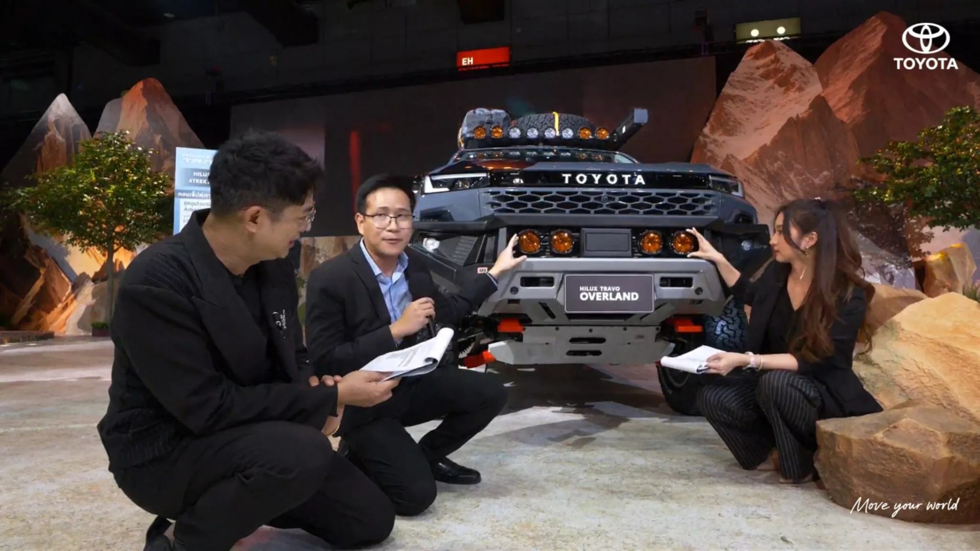 Toyota Hilux 2026 biến hóa từ bản độ chuyên dụng off-road cho tới cắm trại tại sự kiện ra mắt Toyota Hilux 2026 biến hóa từ bản độ chuyên dụng off-road cho tới cắm trại tại sự kiện ra mắt