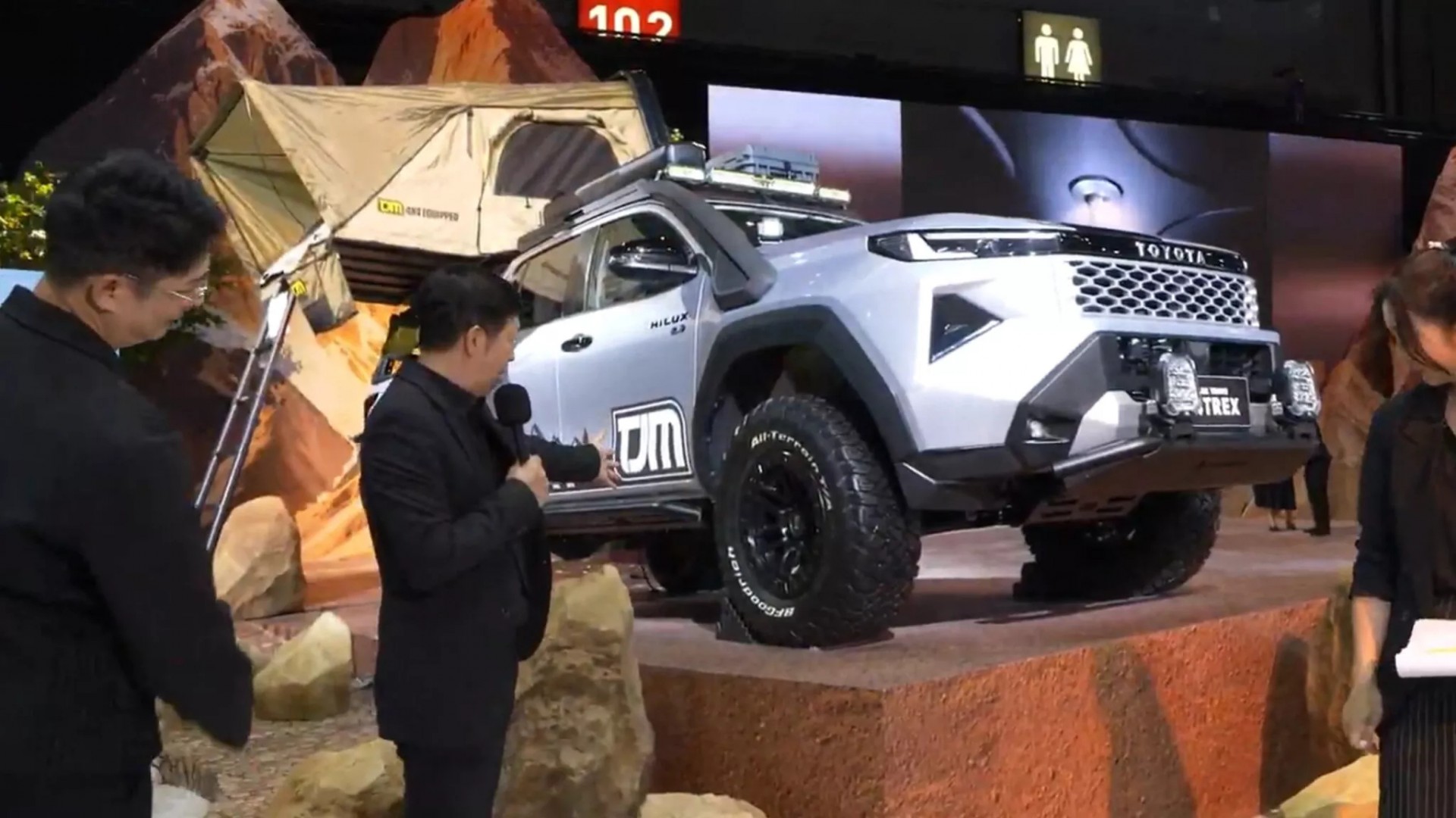 Toyota Hilux 2026 biến hóa từ bản độ chuyên dụng off-road cho tới cắm trại tại sự kiện ra mắt Toyota Hilux 2026 biến hóa từ bản độ chuyên dụng off-road cho tới cắm trại tại sự kiện ra mắt
