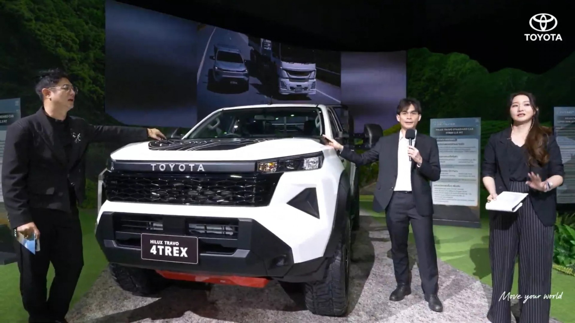 Toyota Hilux 2026 biến hóa từ bản độ chuyên dụng off-road cho tới cắm trại tại sự kiện ra mắt Toyota Hilux 2026 biến hóa từ bản độ chuyên dụng off-road cho tới cắm trại tại sự kiện ra mắt