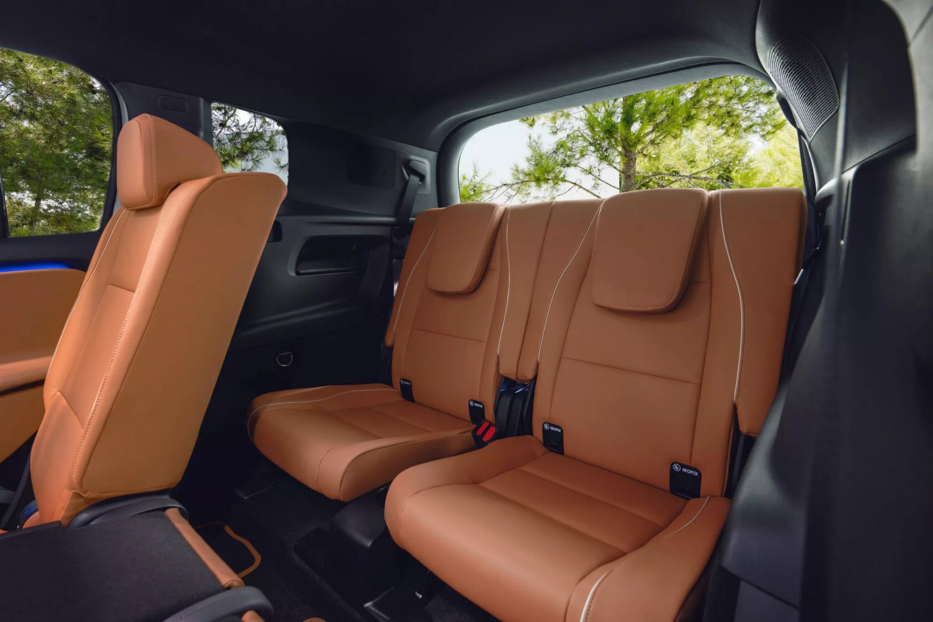Mercedes-Benz hé lộ hình ảnh nội thất của GLB chạy điện thế hệ mới Hàng ghế thứ ba của Mercedes-Benz GLB 2026
