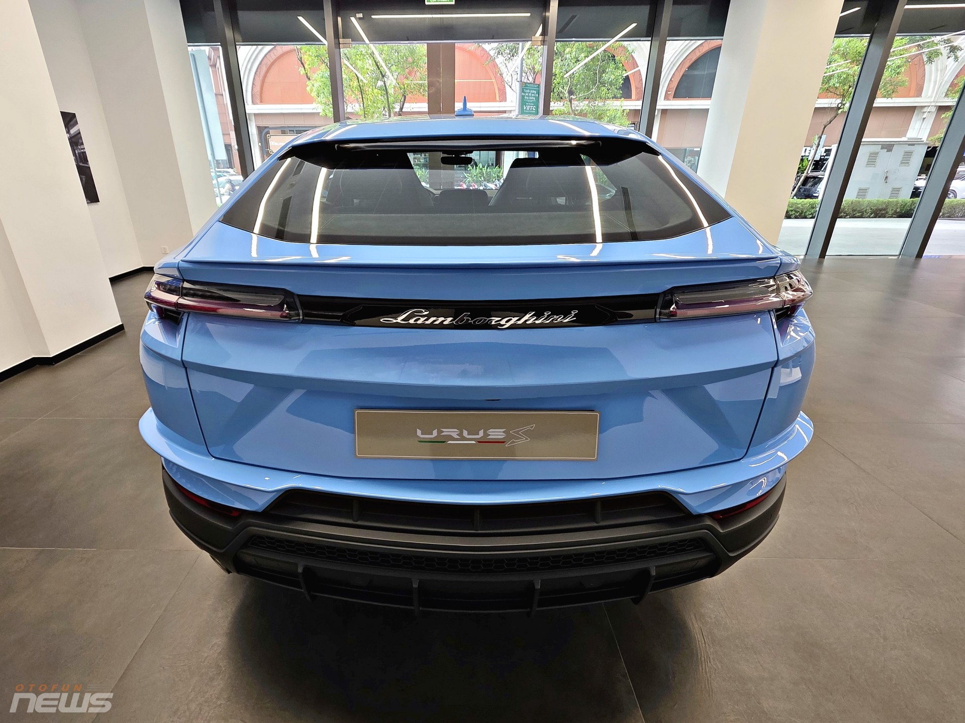 Ngắm Lamborghini Urus S giá hơn 15 tỷ đồng tại TP.HCM Ngắm Lamborghini Urus S giá hơn 15 tỷ đồng tại TP.HCM