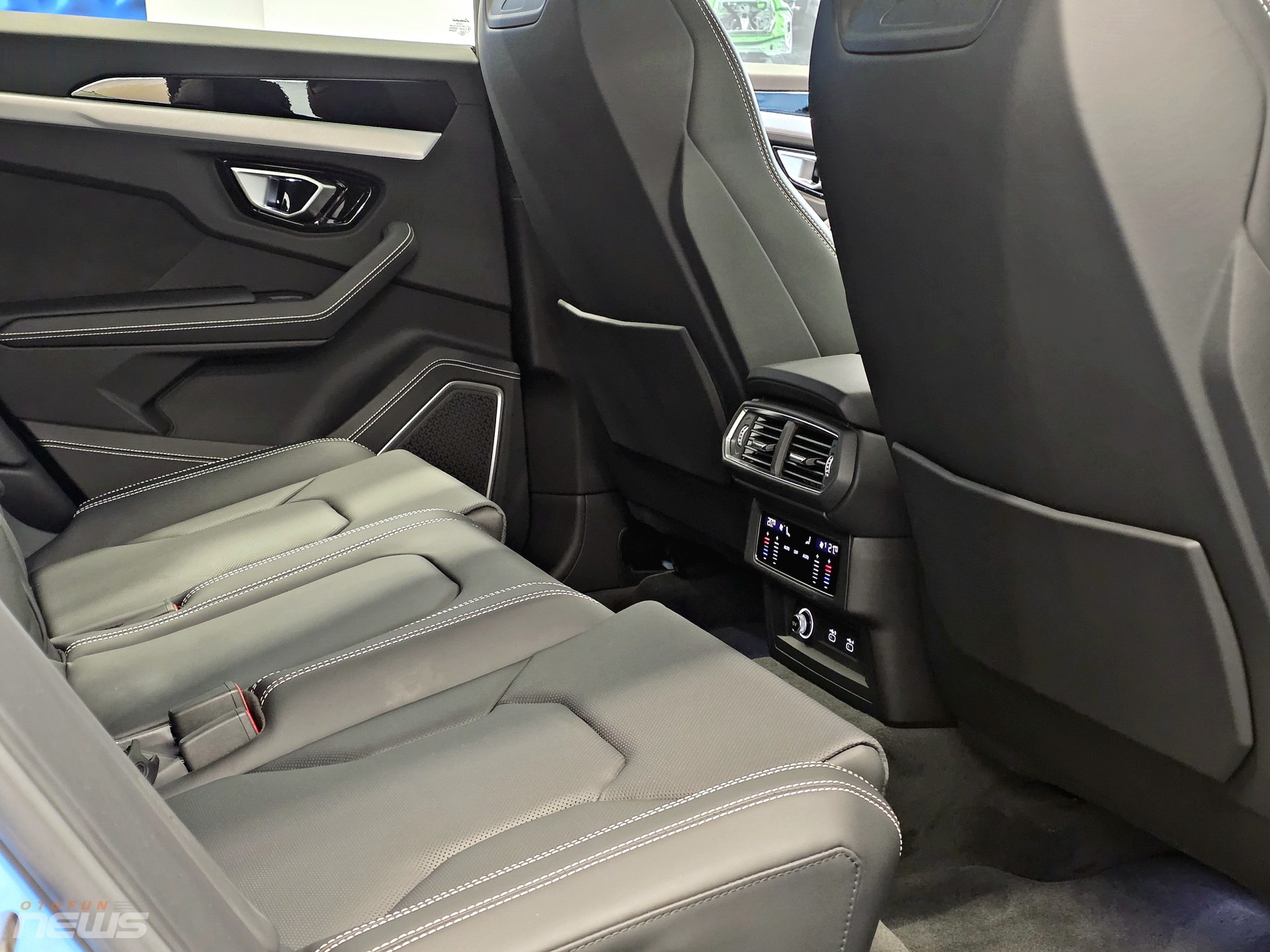 Ngắm Lamborghini Urus S giá hơn 15 tỷ đồng tại TP.HCM Ngắm Lamborghini Urus S giá hơn 15 tỷ đồng tại TP.HCM