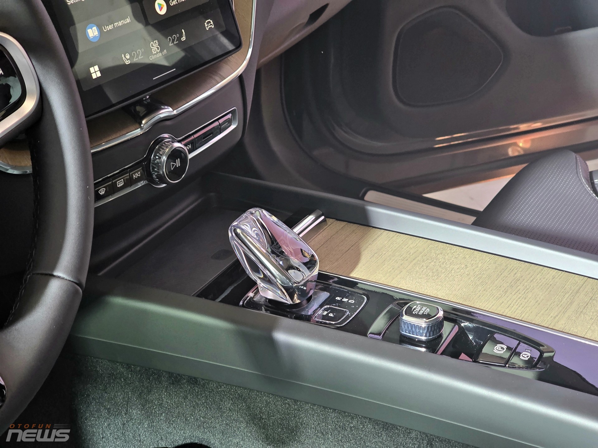 Bộ đôi Volvo XC60 và S90 2026 ra mắt, thêm trang bị, giá không đổi