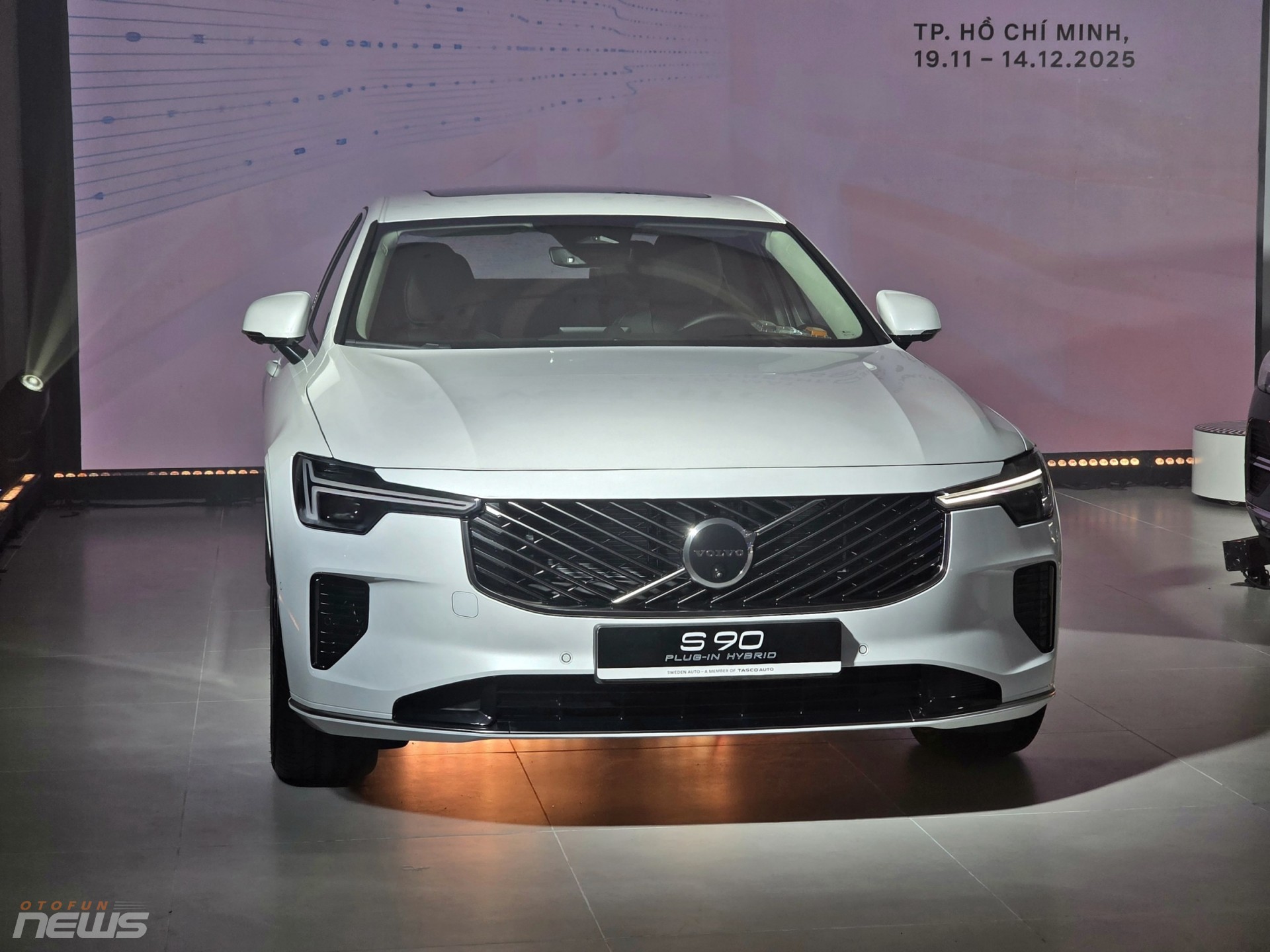 Bộ đôi Volvo XC60 và S90 2026 ra mắt, thêm trang bị, giá không đổi