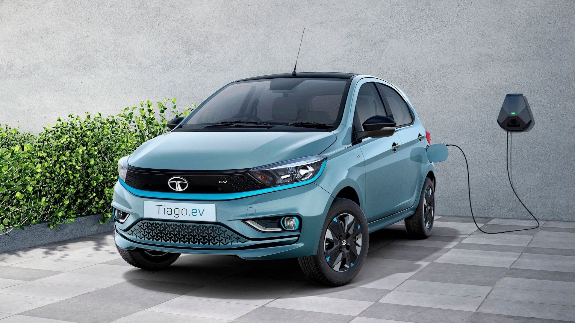 Đất nước đông dân nhất thế giới đề xuất cấm xe xăng cao cấp, đẩy mạnh xe điện Hình ảnh mẫu xe điện giá rẻ Tata Tiago ở thị trường Ấn Độ