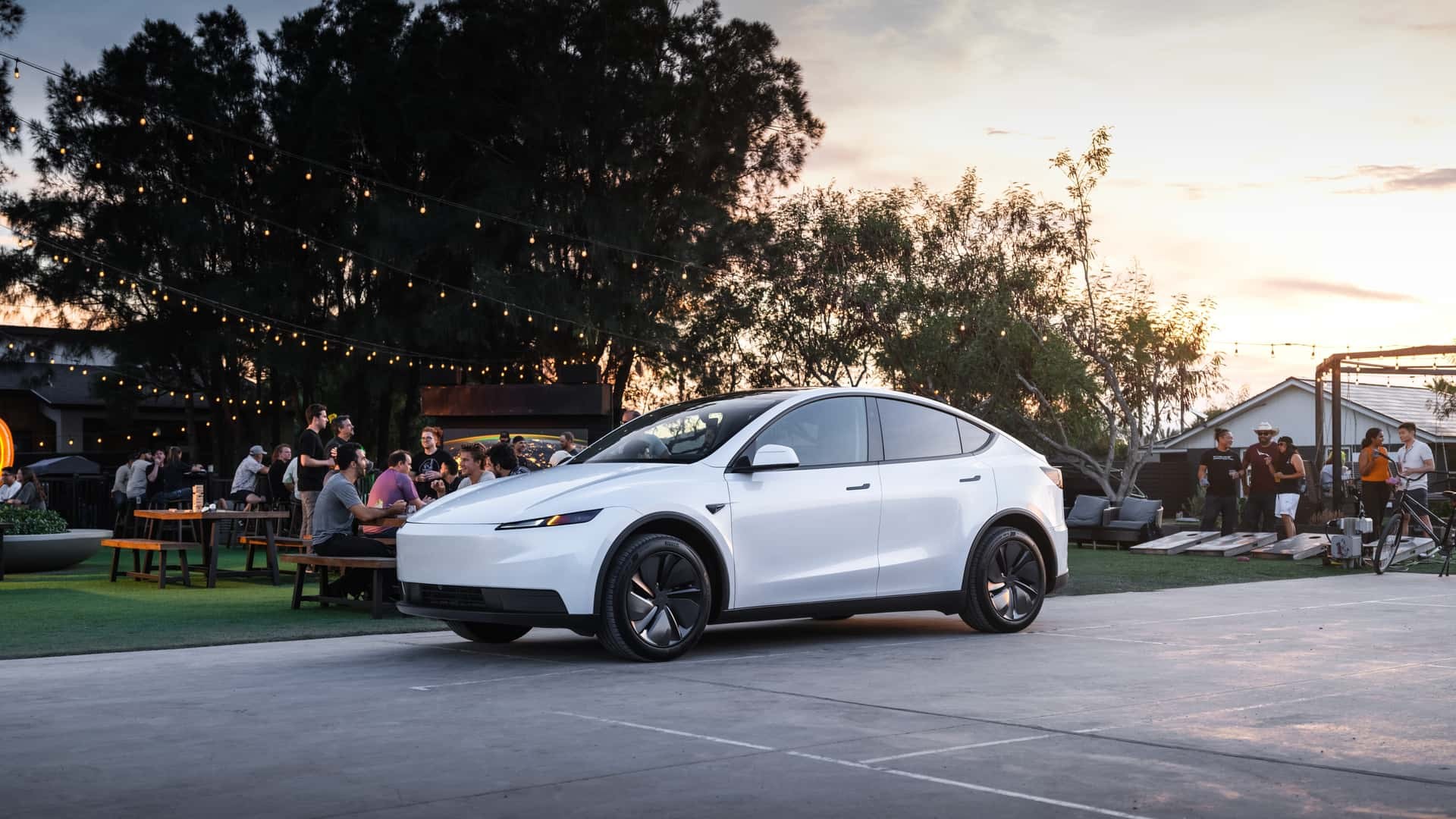 10 xe điện bán chạy nhất thế giới 9 tháng đầu năm: Tesla và xe Trung Quốc Hình ảnh Tesla Model Y bản tiêu chuẩn