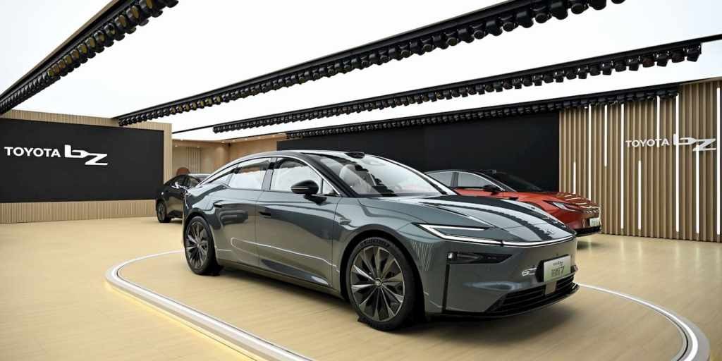 Toyota bZ7 ra mắt tại Triển lãm Ô tô Quảng Châu 2025, giá dự đoán tầm 740 triệu đồng Phía trước của Toyota bZ7