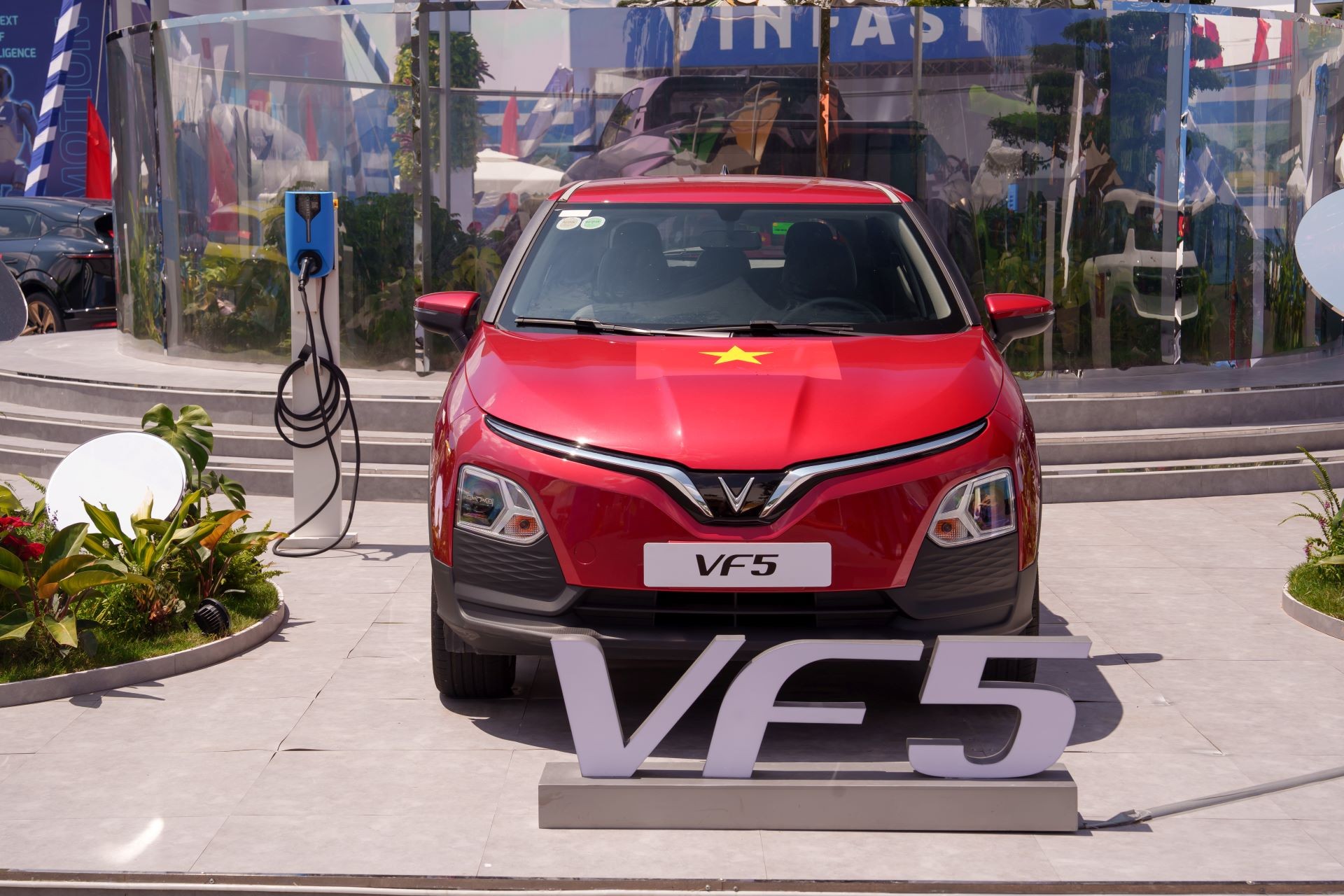 Chuyển từ xăng sang điện, chủ xe VF 5 ngỡ ngàng: Chất lượng hơn, tiết kiệm gần đủ mua thêm VF 3 cho vợ