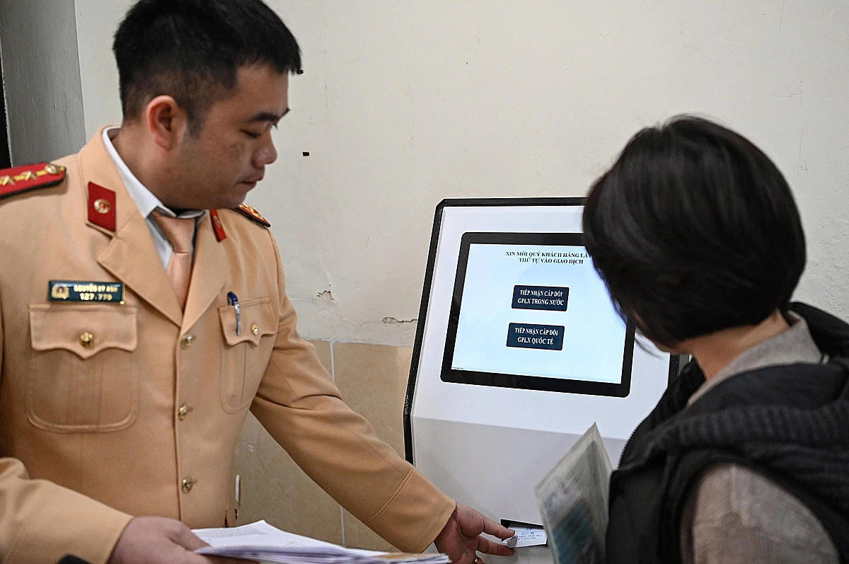 Giảm thủ tục hành chính, sử dụng dữ liệu điện tử trong sát hạch, cấp, đổi GPLX Giảm thủ tục hành chính, sử dụng dữ liệu điện tử trong sát hạch, cấp, đổi GPLX