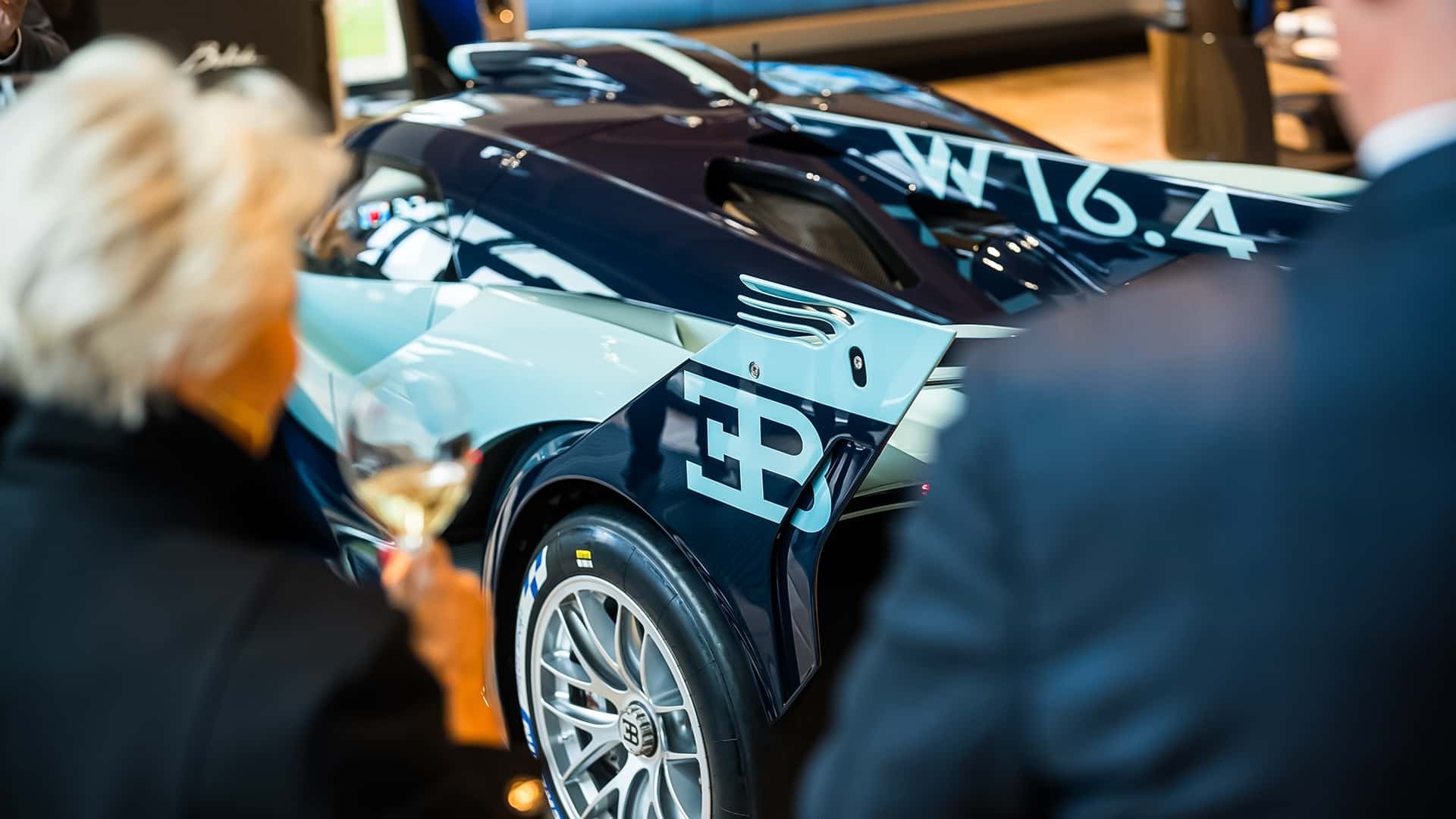 Bugatti xuất xưởng siêu xe Bolide cuối cùng, sắp ngừng sản xuất hàng loạt động cơ W16 huyền thoại Mỗi chiếc Bugatti Bolide có giá cơ bản khoảng 4,7 triệu USD