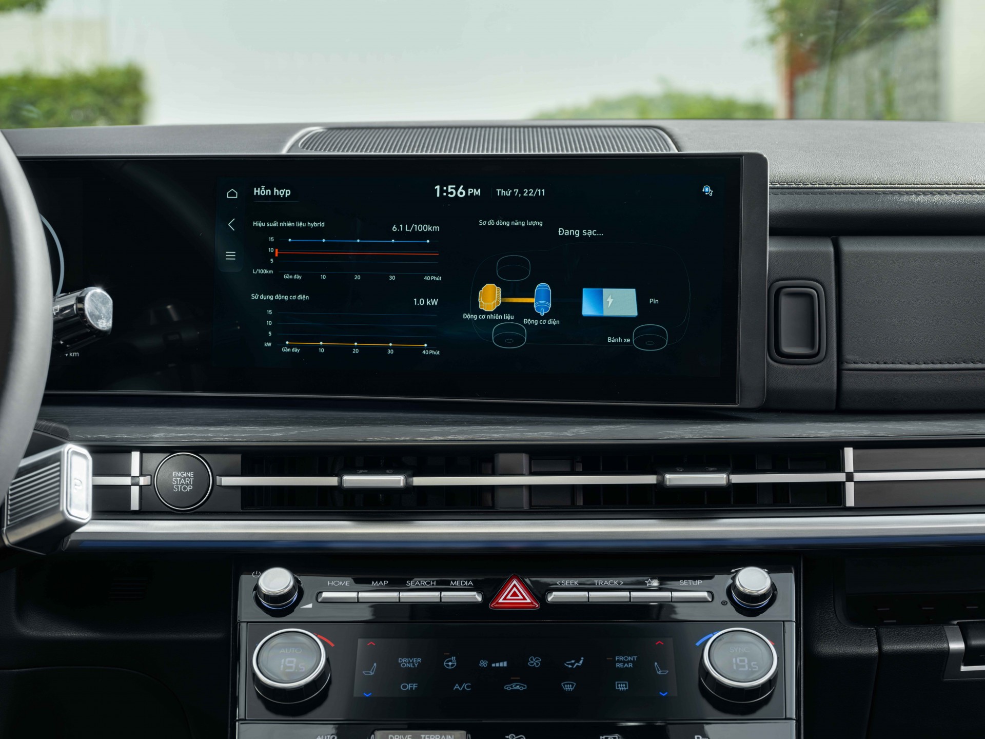 Hyundai Santa Fe Hybrid ra mắt Việt Nam, giá 1,369 tỷ đồng Hyundai Santa Fe Hybrid ra mắt Việt Nam, giá 1,369 tỷ đồng