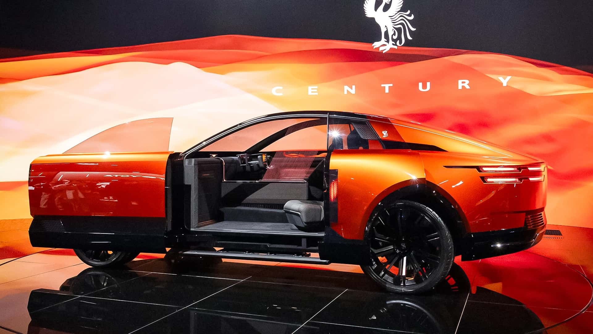 Mẫu concept Century Coupe khi mở cửa, hé lộ bố cục nội thất độc đáo