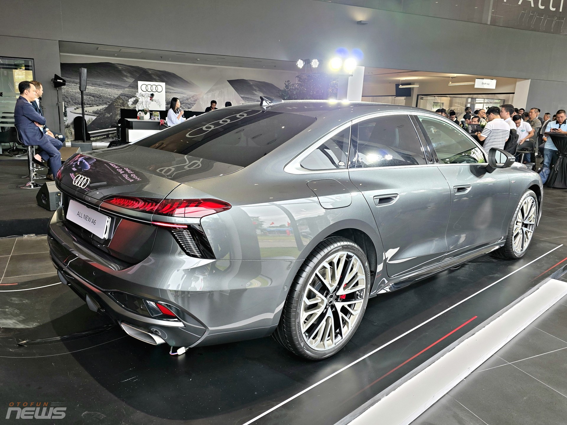 Audi A6 S Line 2025 ra mắt Việt Nam, nhập khẩu Đức với giá 2,799 tỷ đồng Audi A6 S Line 2025 ra mắt Việt Nam, nhập khẩu Đức với giá 2,799 tỷ đồng