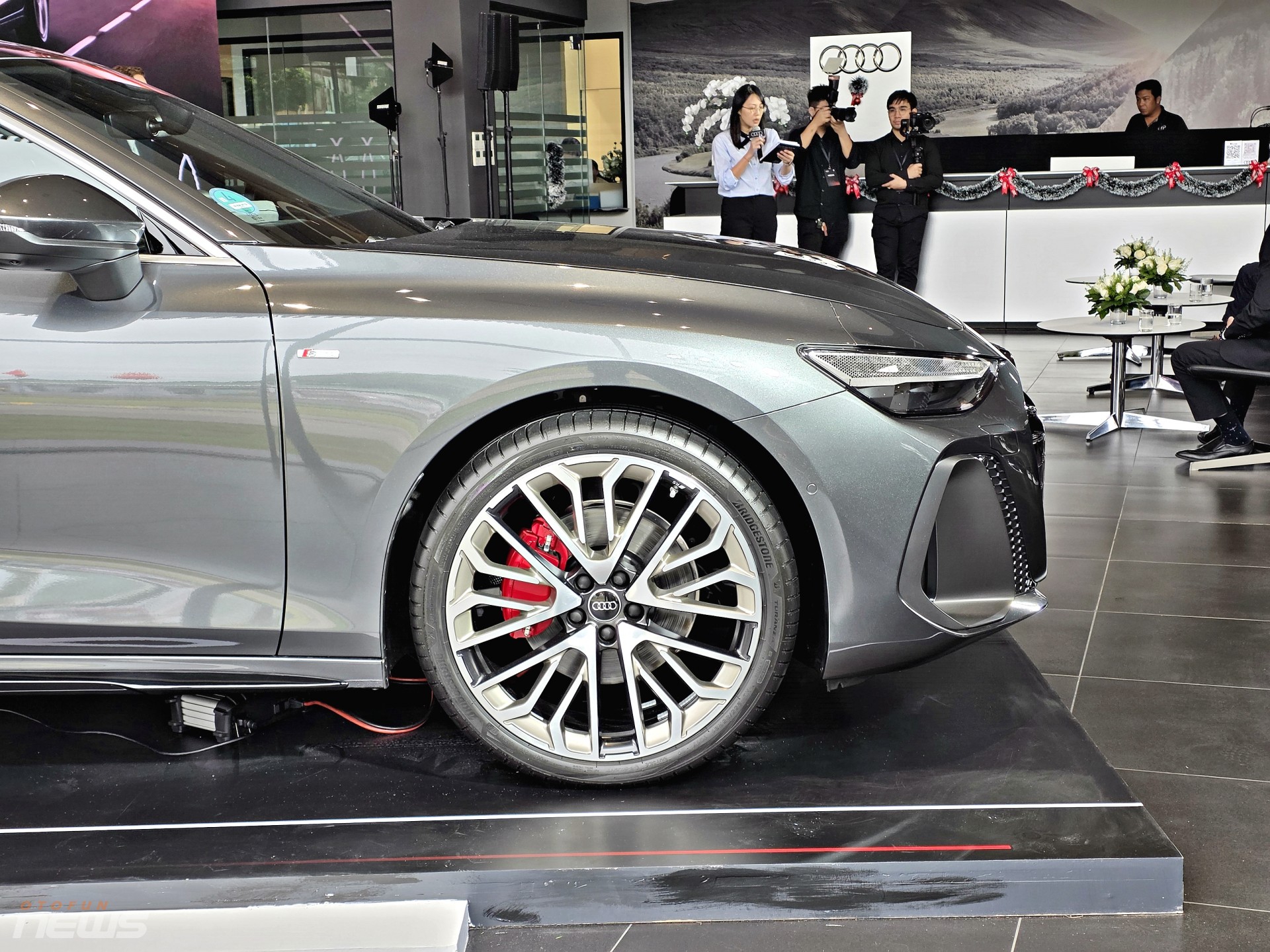 Audi A6 S Line 2025 ra mắt Việt Nam, nhập khẩu Đức với giá 2,799 tỷ đồng Audi A6 S Line 2025 ra mắt Việt Nam, nhập khẩu Đức với giá 2,799 tỷ đồng