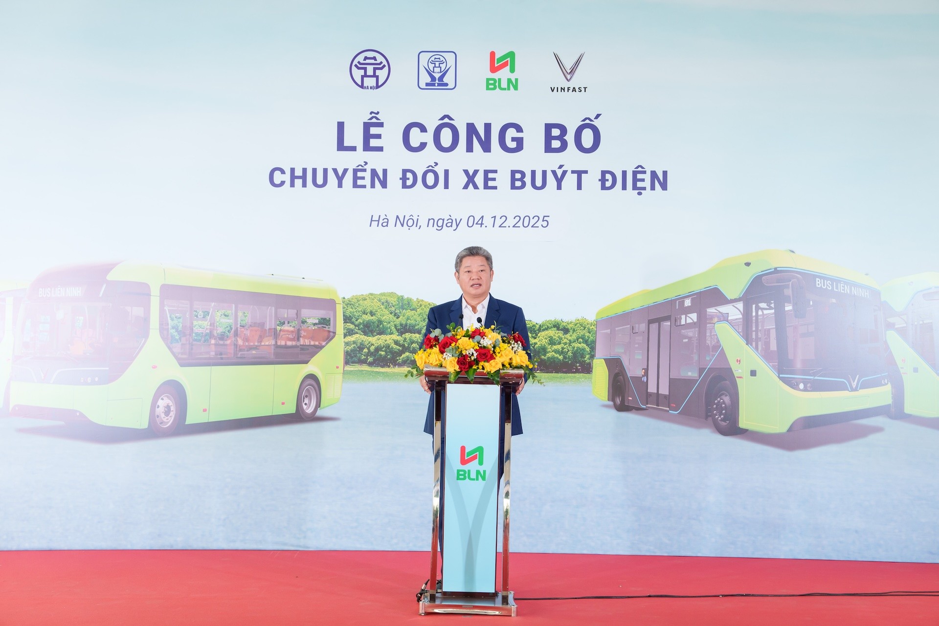 Một công ty ở Hà Nội thay thế toàn bộ đội xe bằng xe buýt điện VinFast Một công ty ở Hà Nội thay thế toàn bộ đội xe bằng xe buýt điện VinFast