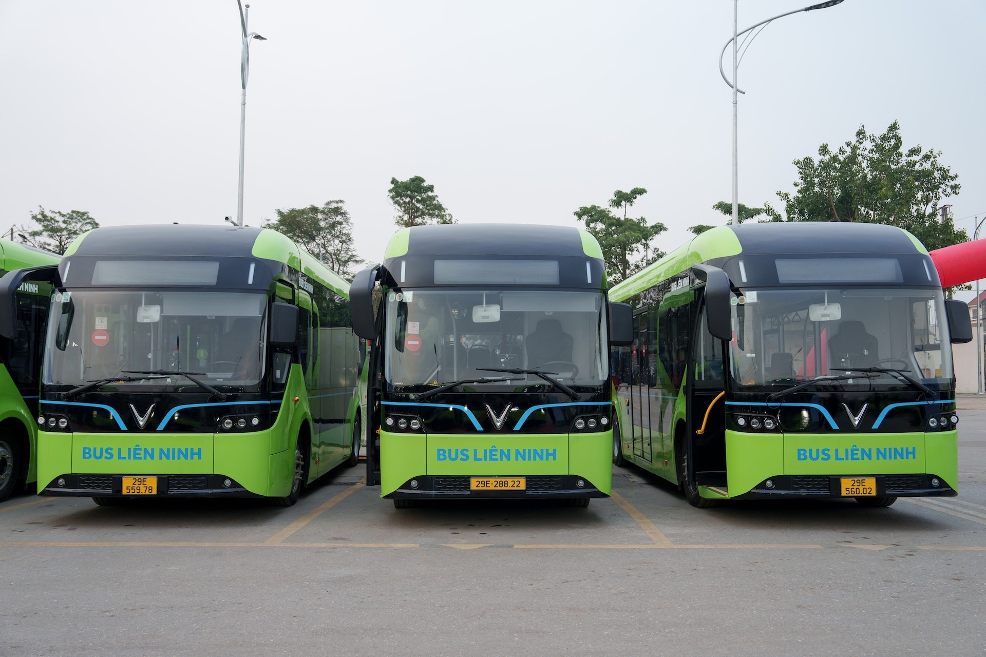 Một công ty ở Hà Nội thay thế toàn bộ đội xe bằng xe buýt điện VinFast Một công ty ở Hà Nội thay thế toàn bộ đội xe bằng xe buýt điện VinFast