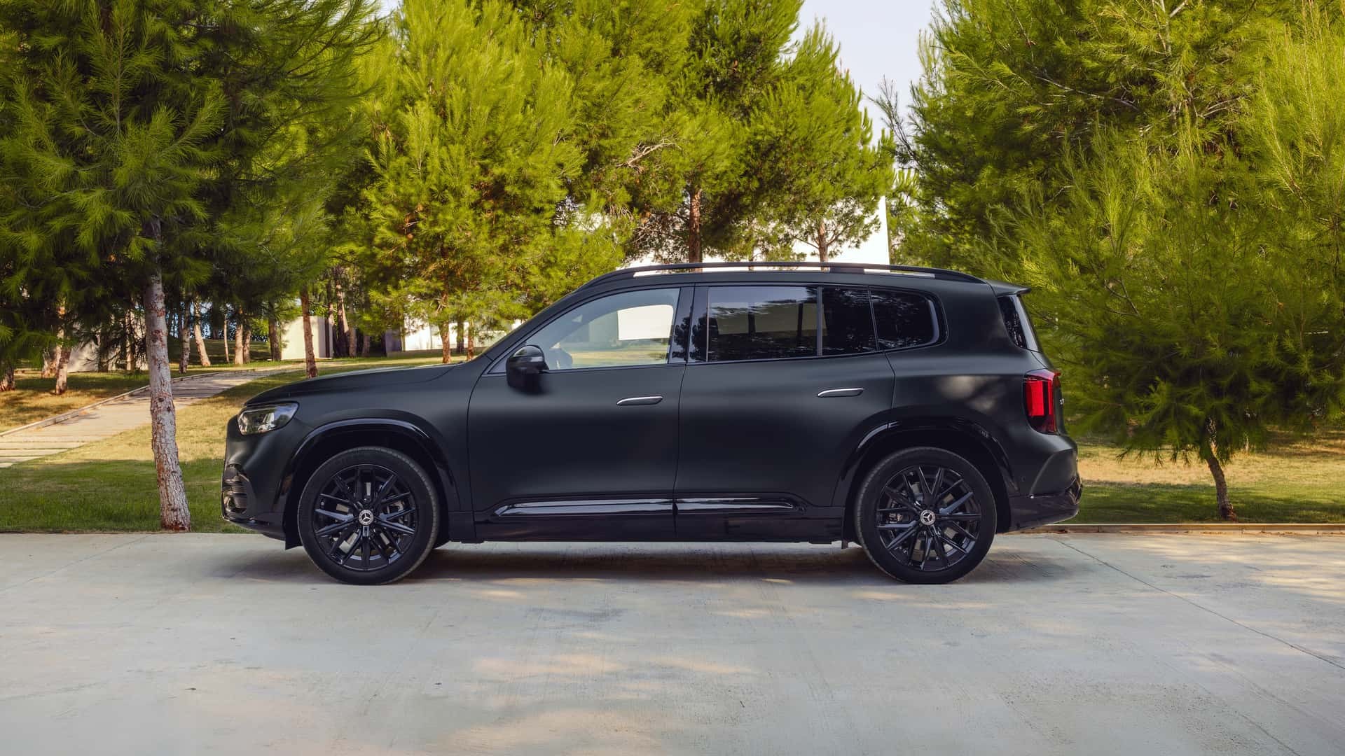 Mercedes-Benz GLB 2026 chính thức ra mắt với hai phiên bản chạy điện hoàn toàn Phía bên của Mercedes-Benz GLB 2026