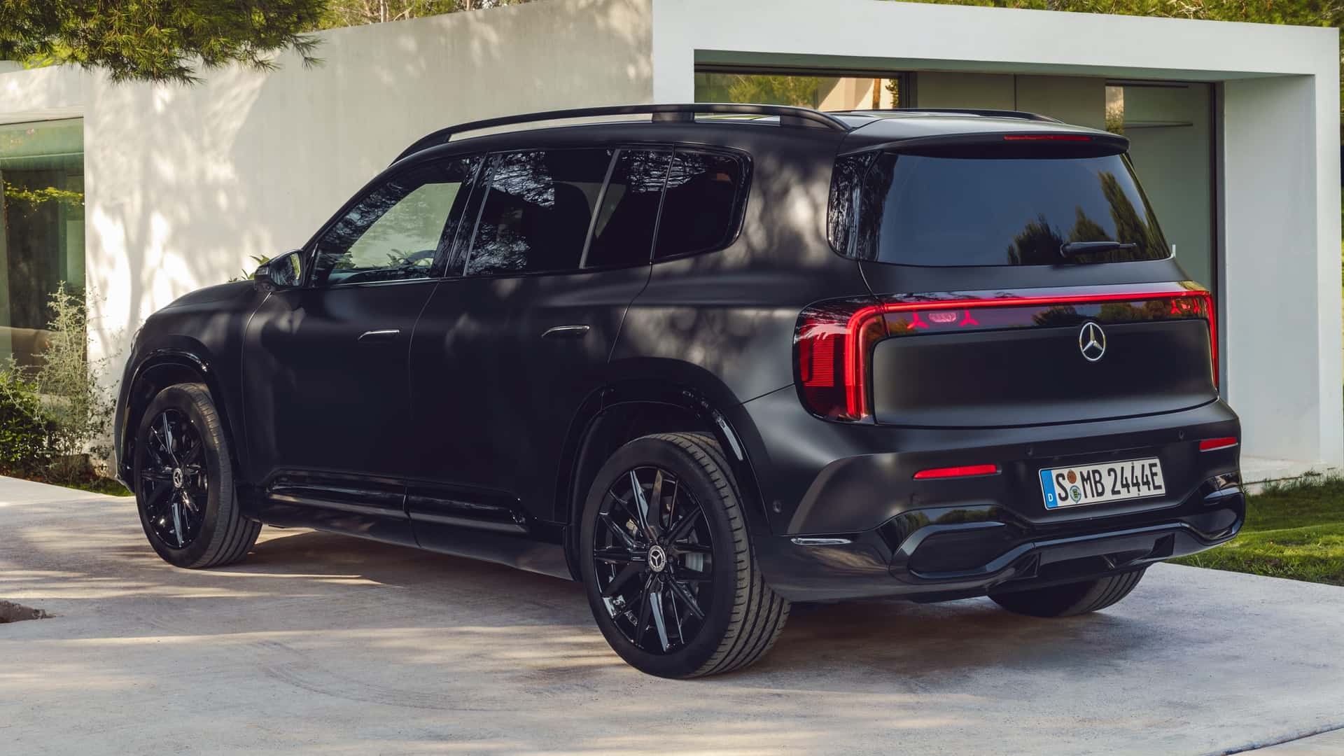 Mercedes-Benz GLB 2026 chính thức ra mắt với hai phiên bản chạy điện hoàn toàn Phía sau của Mercedes-Benz GLB 2026