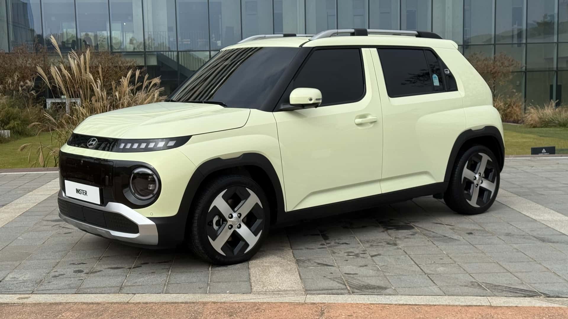 Xu hướng chuộng xe to, nặng đang tạo thách thức mới cho bãi đỗ trong đô thị Xu hướng chuộng xe to, nặng đang tạo thách thức mới cho bãi đỗ trong đô thị