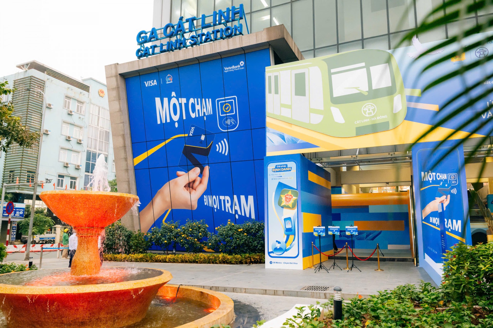 Visa ra mắt giải pháp thanh toán “chạm để di chuyển” đầu tiên tại Hà Nội trên tuyến Metro 2A