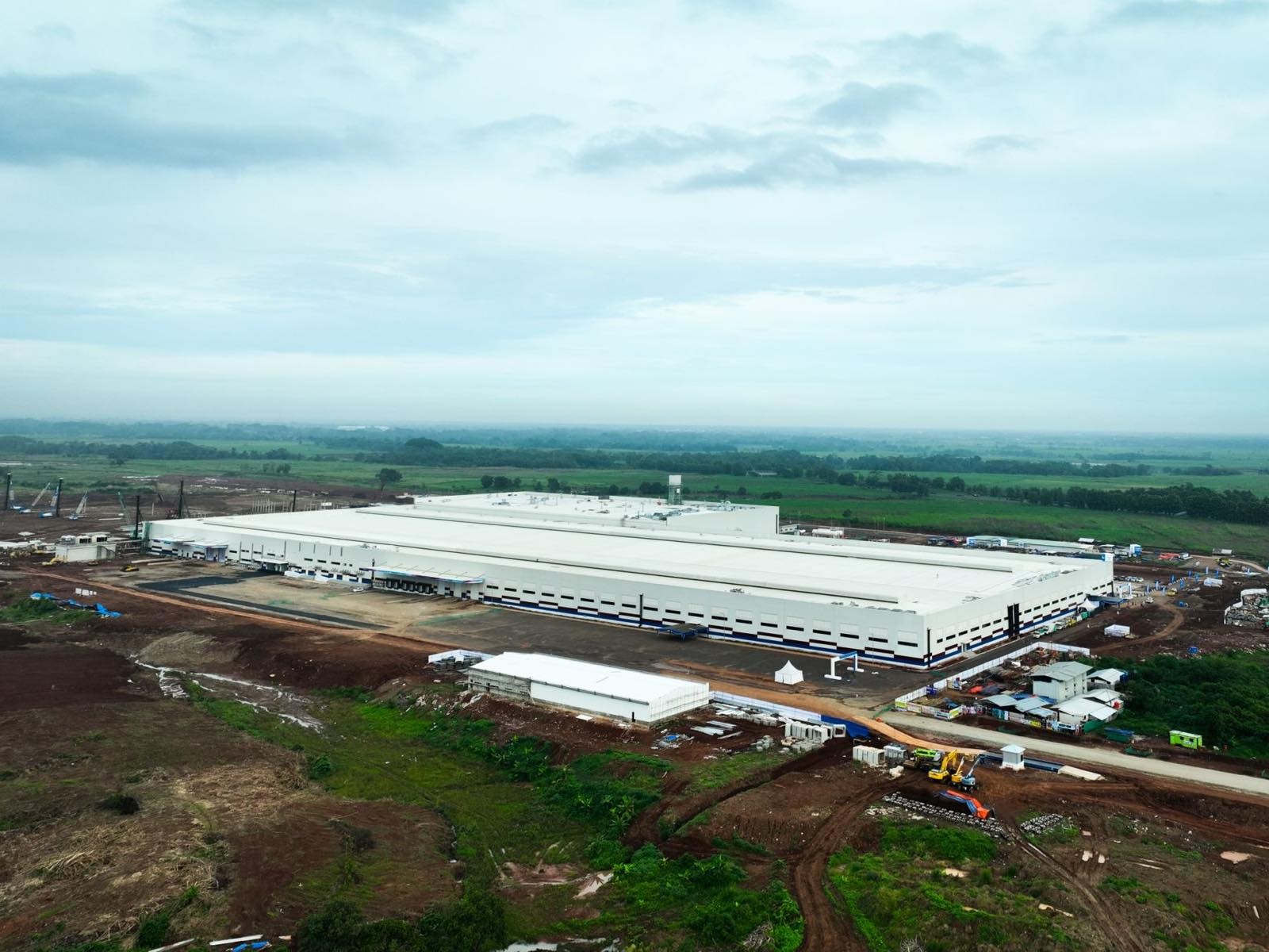VinFast khánh thành nhà máy ô tô điện tại Indonesia, sản xuất VF 3 tay lái nghịch VinFast khánh thành nhà máy ô tô điện tại Indonesia, sản xuất VF 3 tay lái nghịch
