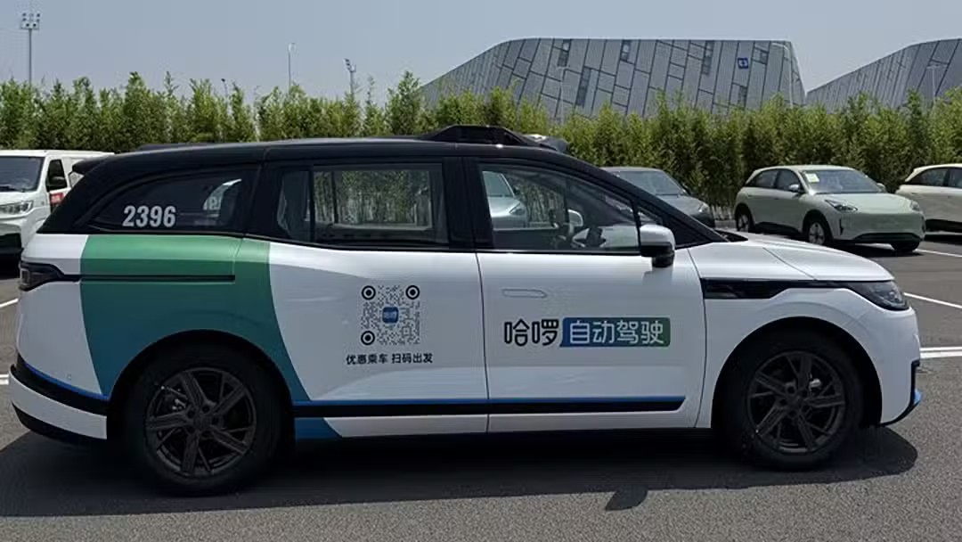 Robotaxi Trung Quốc bị đình chỉ hoạt động sau khi gây thương tích nặng cho người đi bộ Hình ảnh một chiếc robotaxi Hellobike