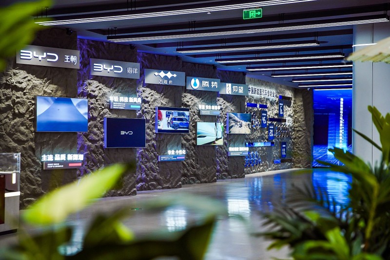 Khu vực trưng bày các dòng sản phẩm của BYD trong bảo tàng Di-Space