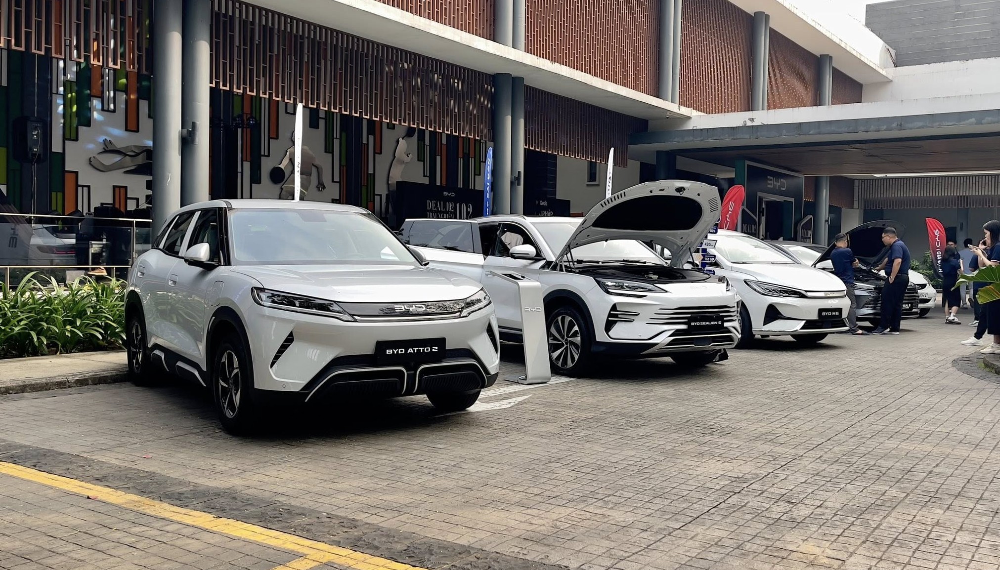 BYD và Grab triển khai mô hình hỗ trợ xe điện cho tài xế công nghệ