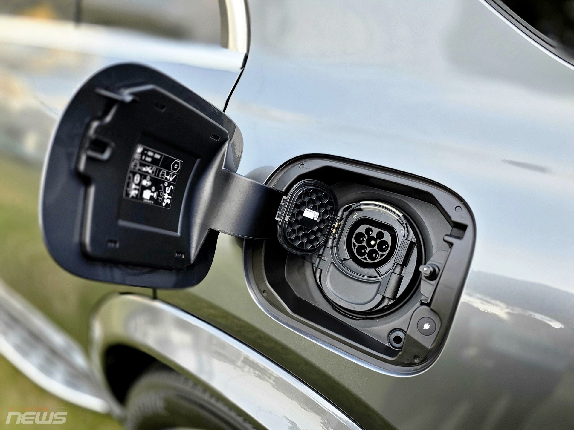 Cận cảnh SUV plug-in hybrid Mercedes-Benz GLE 400e Cận cảnh SUV plug-in hybrid Mercedes-Benz GLE 400e