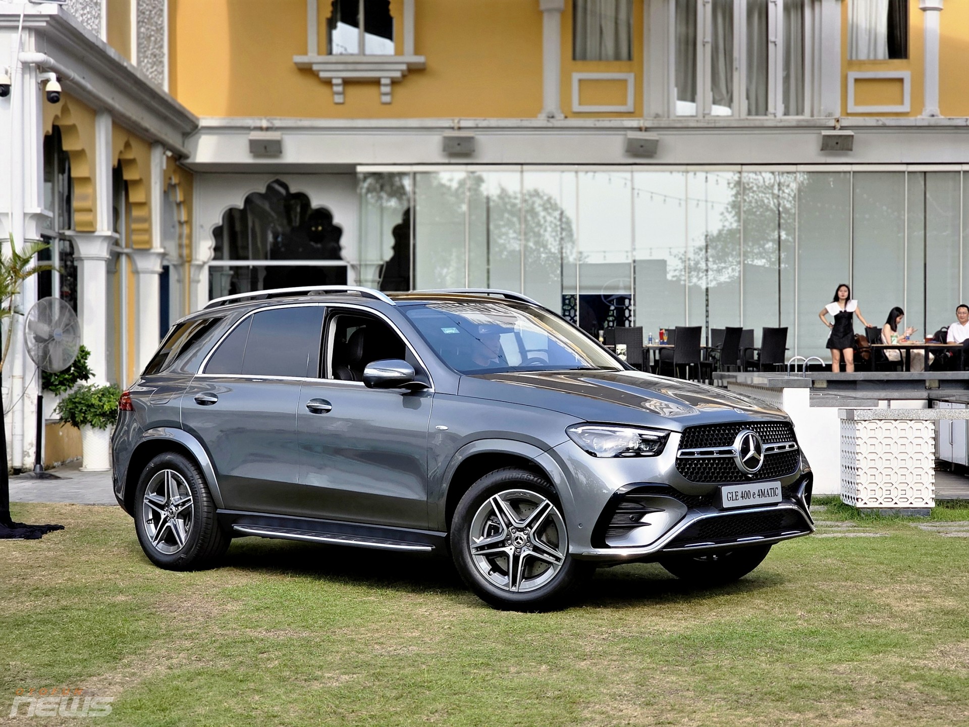 Cận cảnh SUV plug-in hybrid Mercedes-Benz GLE 400e Cận cảnh SUV plug-in hybrid Mercedes-Benz GLE 400e