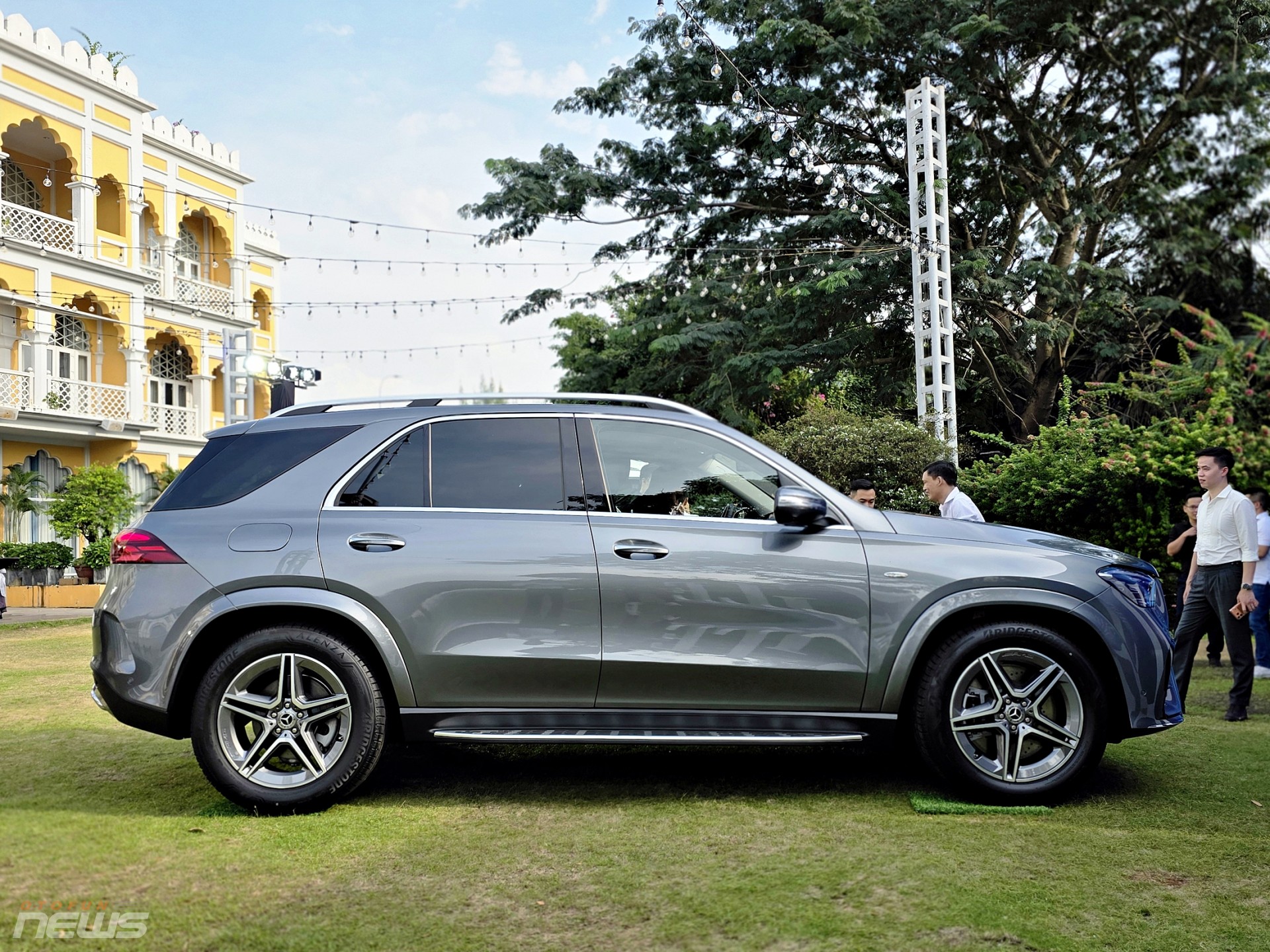 Cận cảnh SUV plug-in hybrid Mercedes-Benz GLE 400e Cận cảnh SUV plug-in hybrid Mercedes-Benz GLE 400e