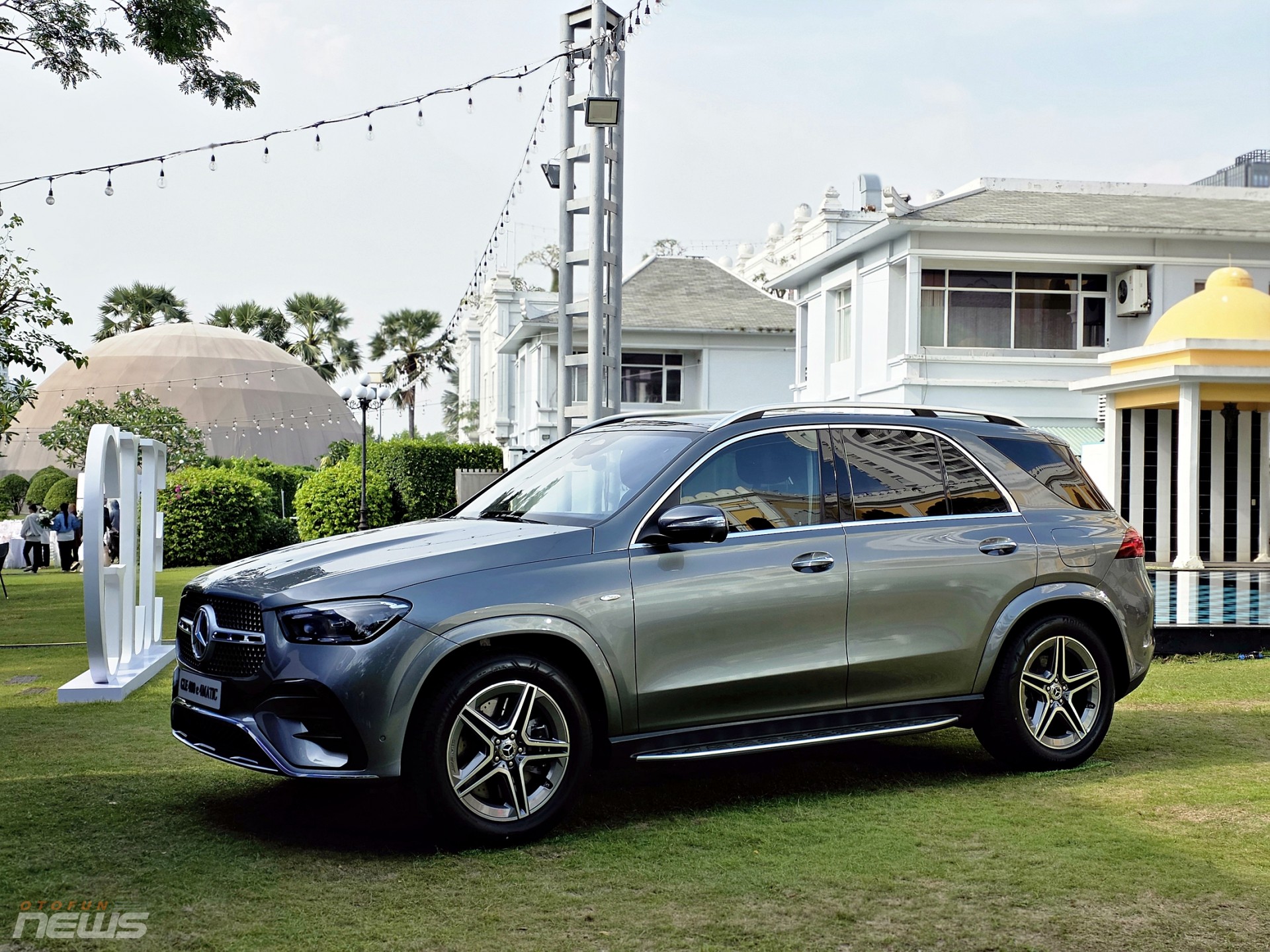 Cận cảnh Mercedes Benz GLE 400e tại Việt Nam Cận cảnh Mercedes Benz GLE 400e tại Việt Nam