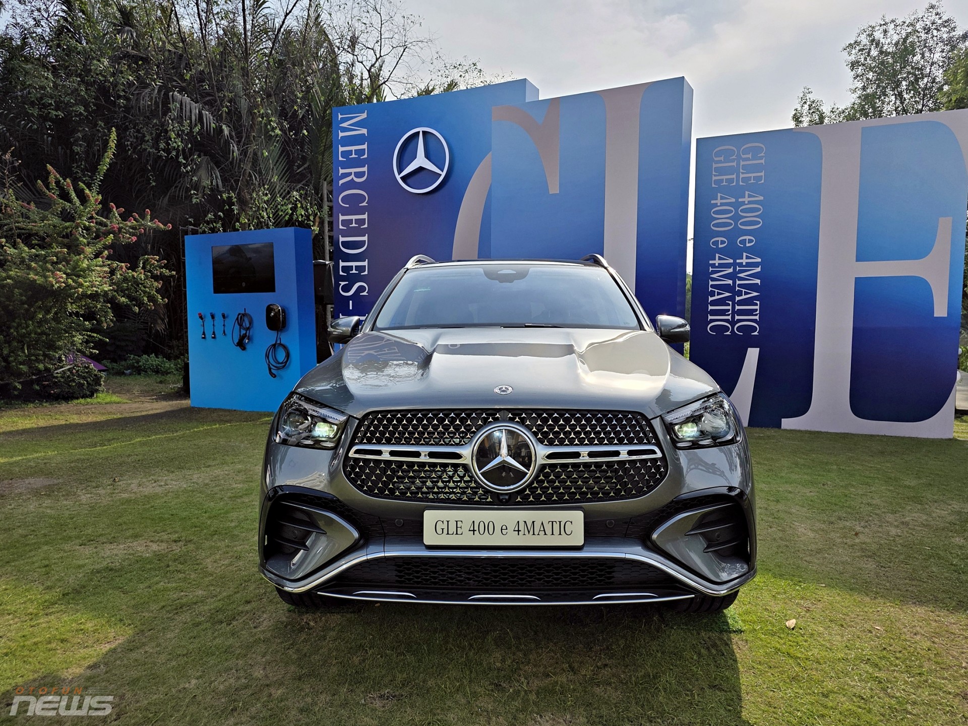 Cận cảnh SUV plug-in hybrid Mercedes-Benz GLE 400e Cận cảnh SUV plug-in hybrid Mercedes-Benz GLE 400e