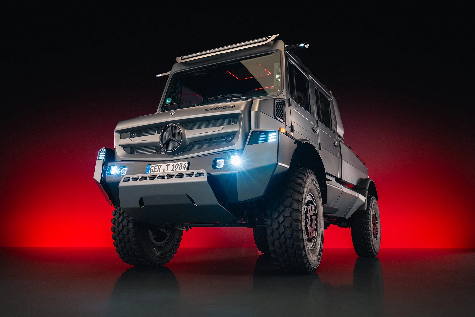Mercedes-Benz làm mới hình ảnh Unimog bằng phiên bản off-road cao cấp